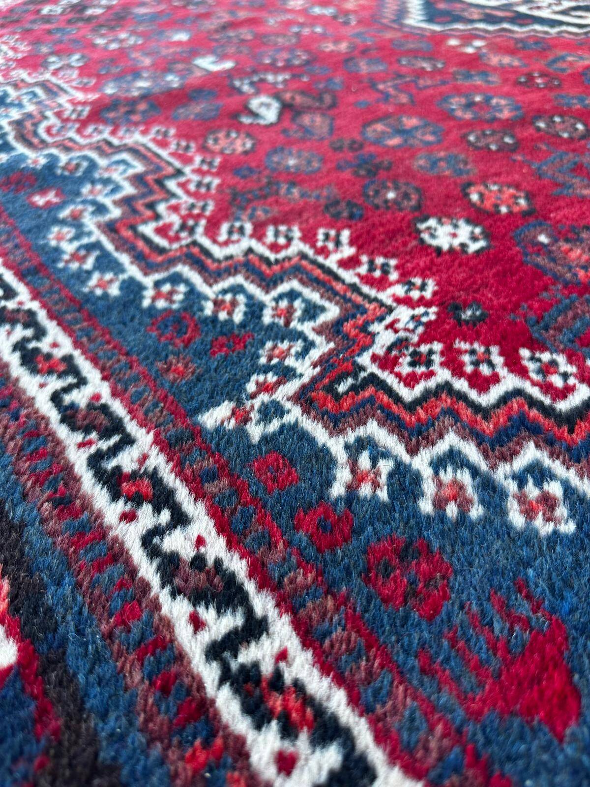 Handmade Persian Shiraz carpet 2m x 3m