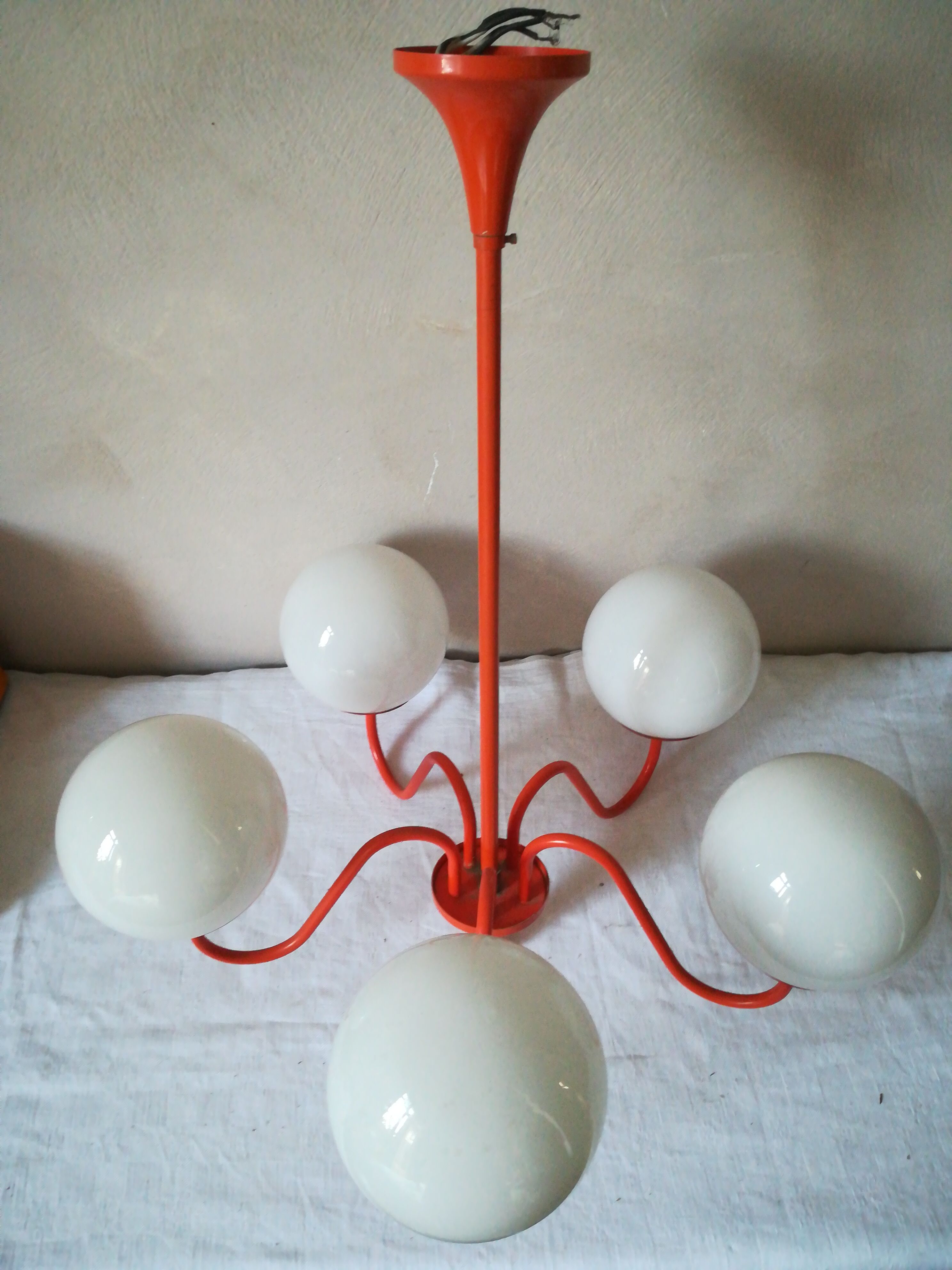 Metal pop chandelier and opalines