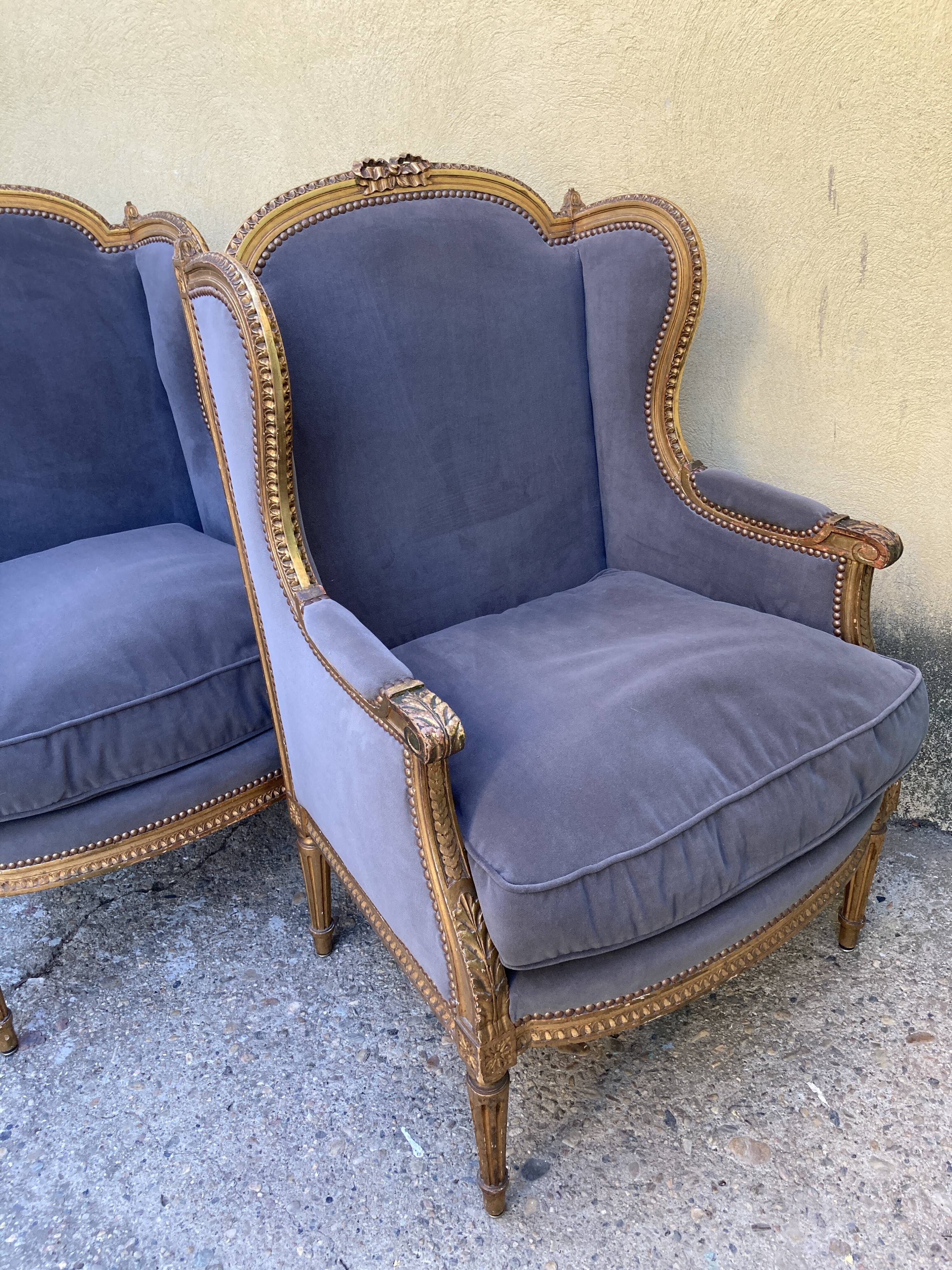 Duo de fauteuils anciens  à oreilles - style Louis XVI - A. Bastet