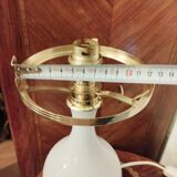 Lamp in white opaline.