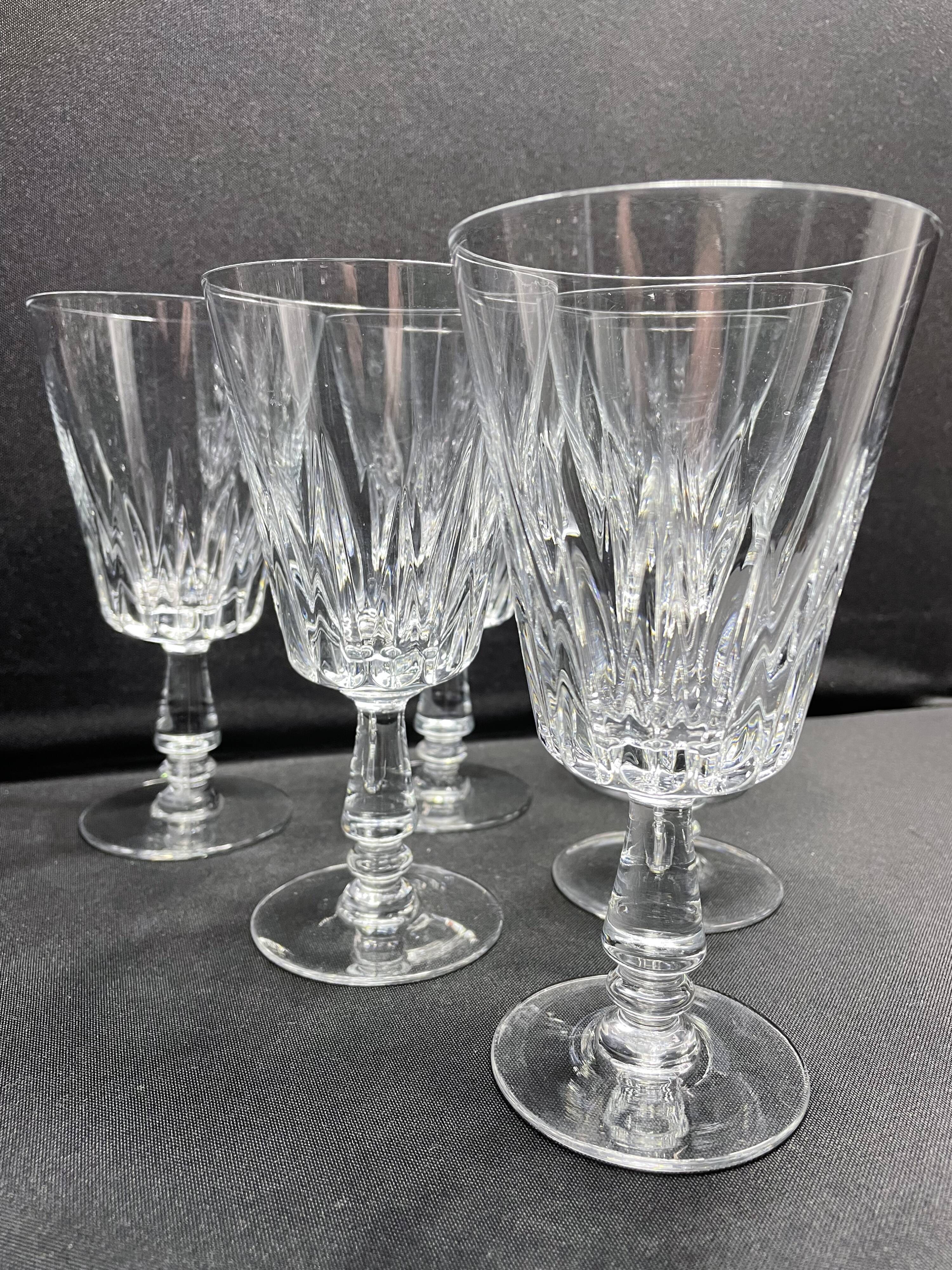 6 glasses on foot with water or wine