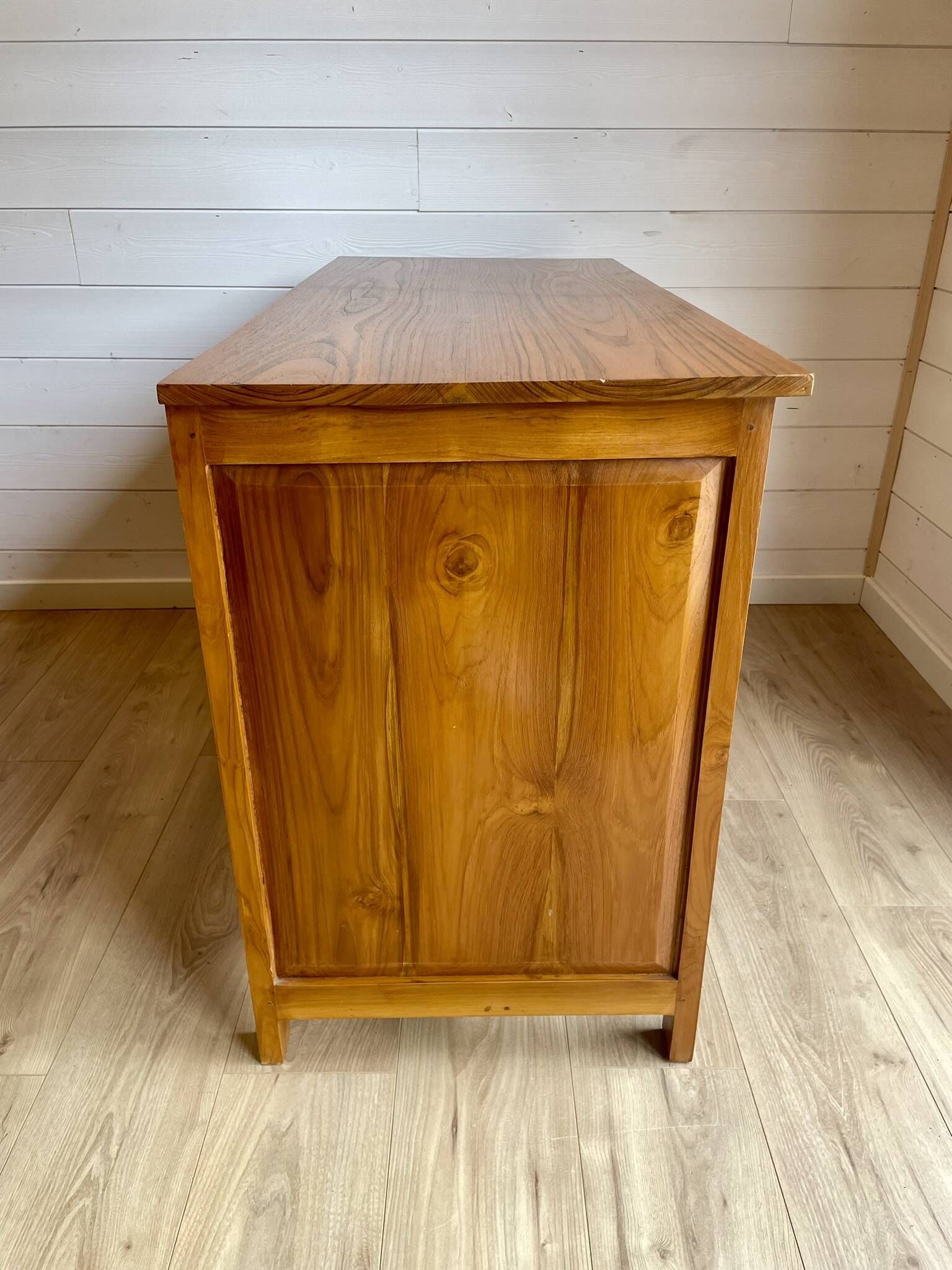 Vintage wooden desk with 1 drawer and 1 door.