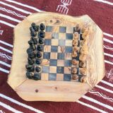 Échiquier rustique en bois d'olivier avec tiroirs