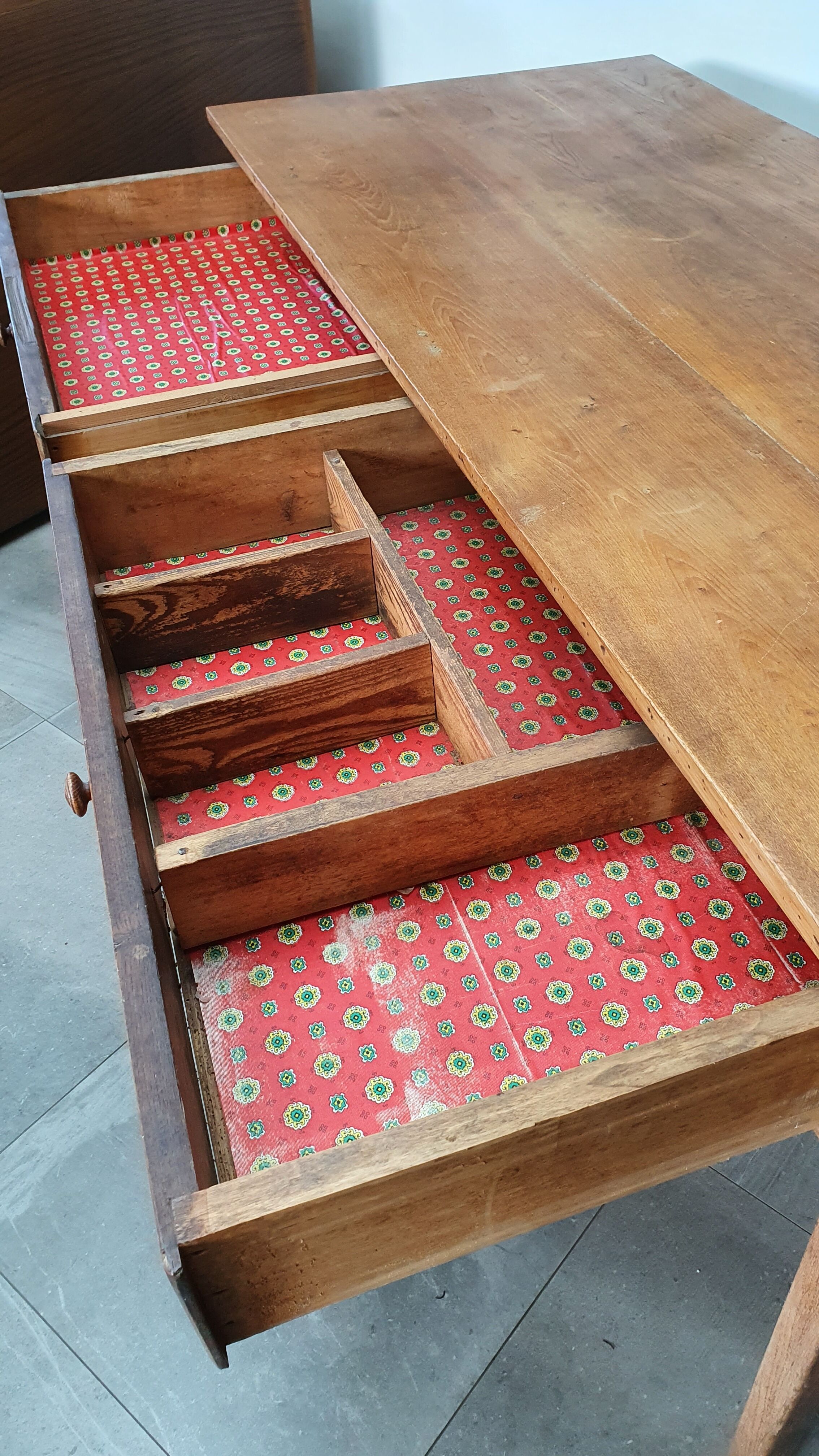 Ensemble table de ferme et 6 chaises Mouettes de Baumann