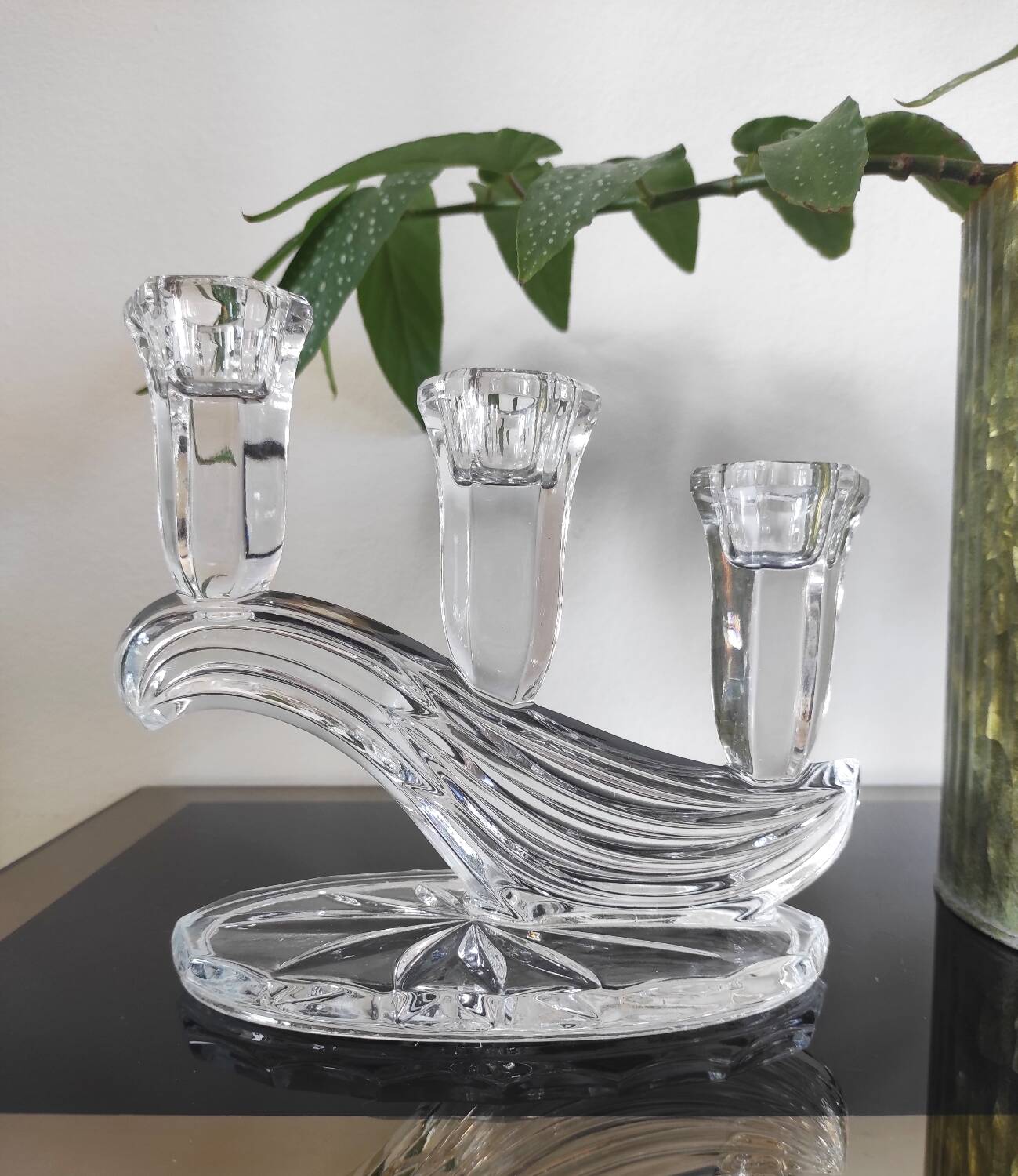 Chandelier with 3 lights in cut crystal, Art Deco style.