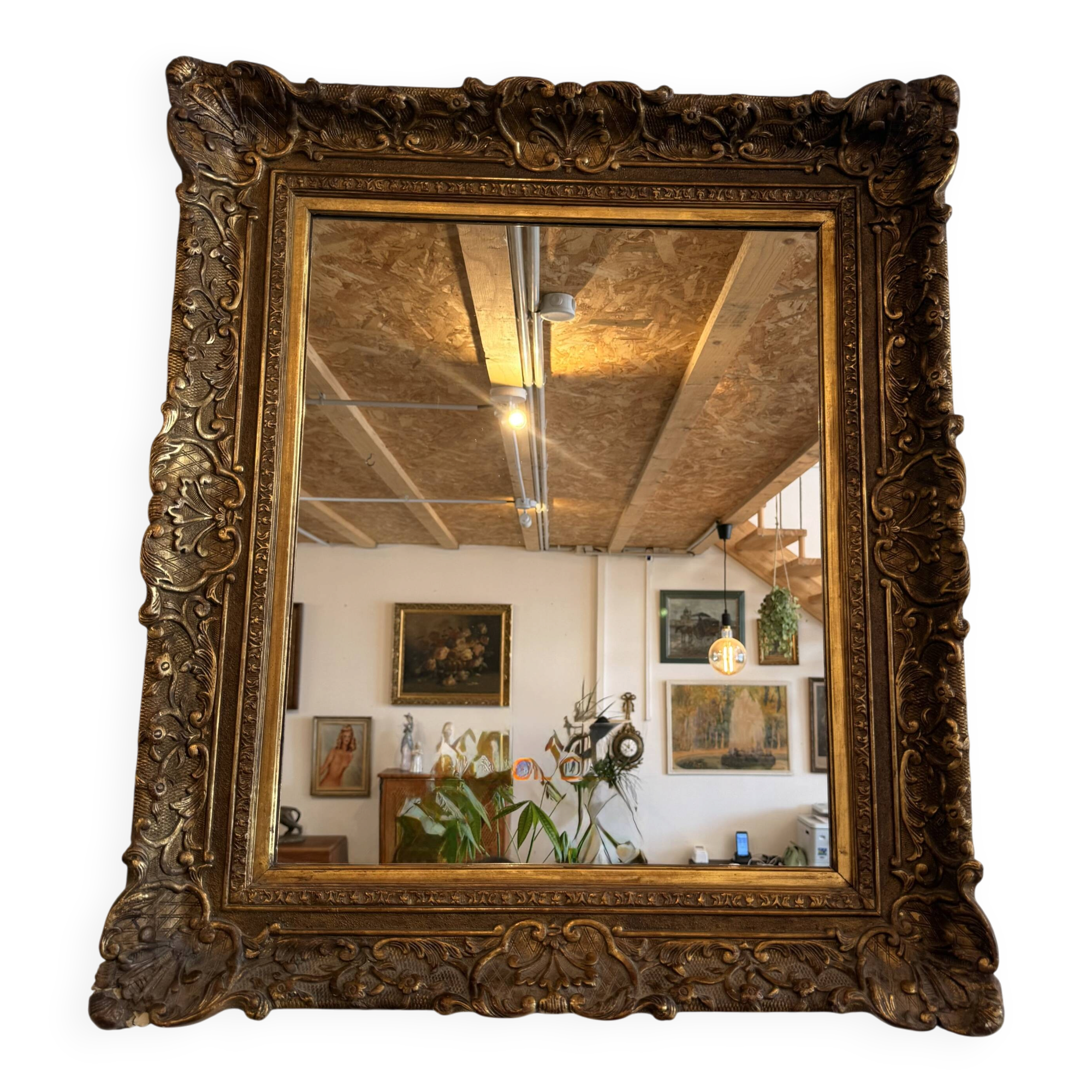 Antique Louis XV style mirror in gilded stucco.
