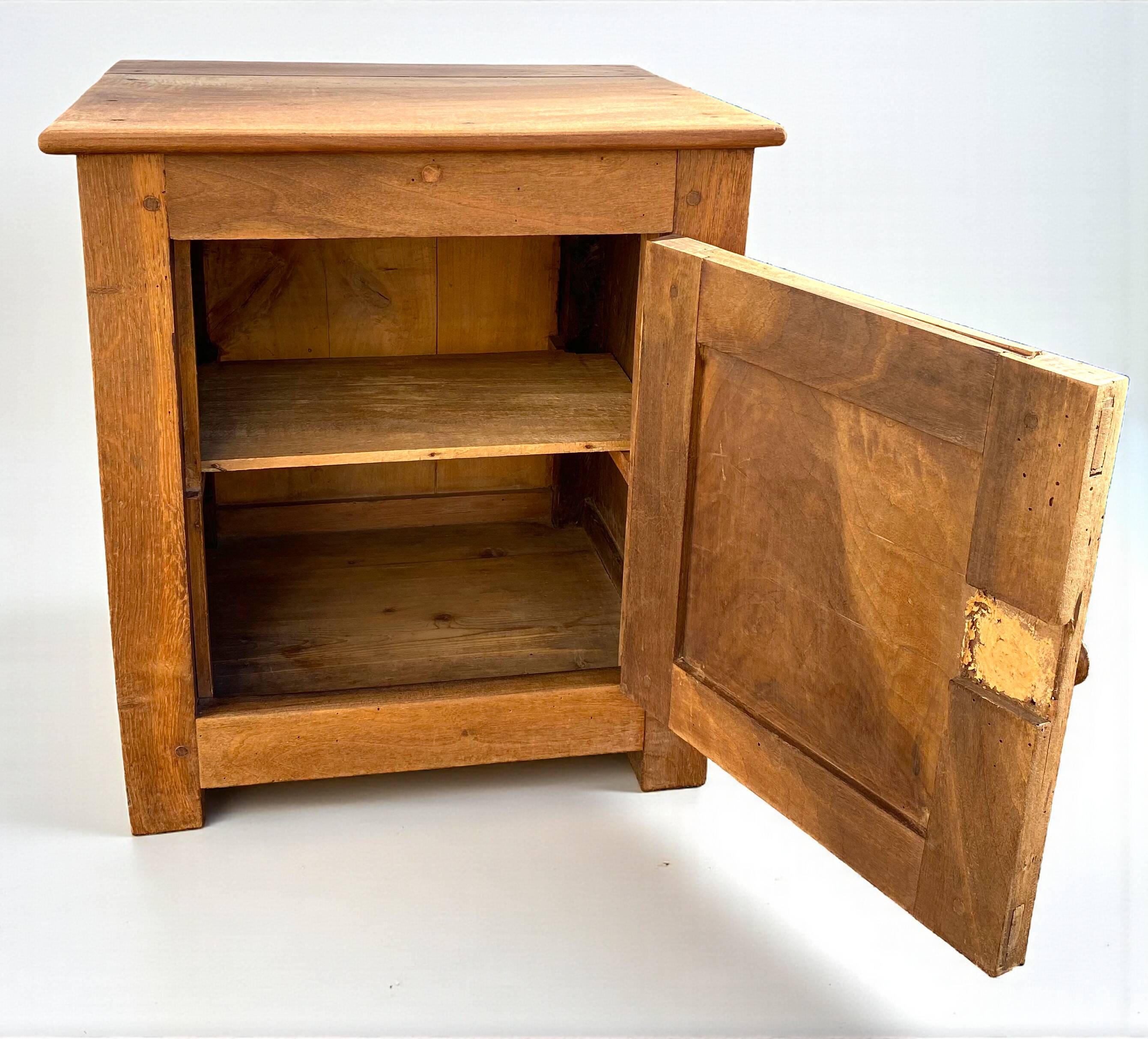 Vintage: small antique walnut jam pot with wheels