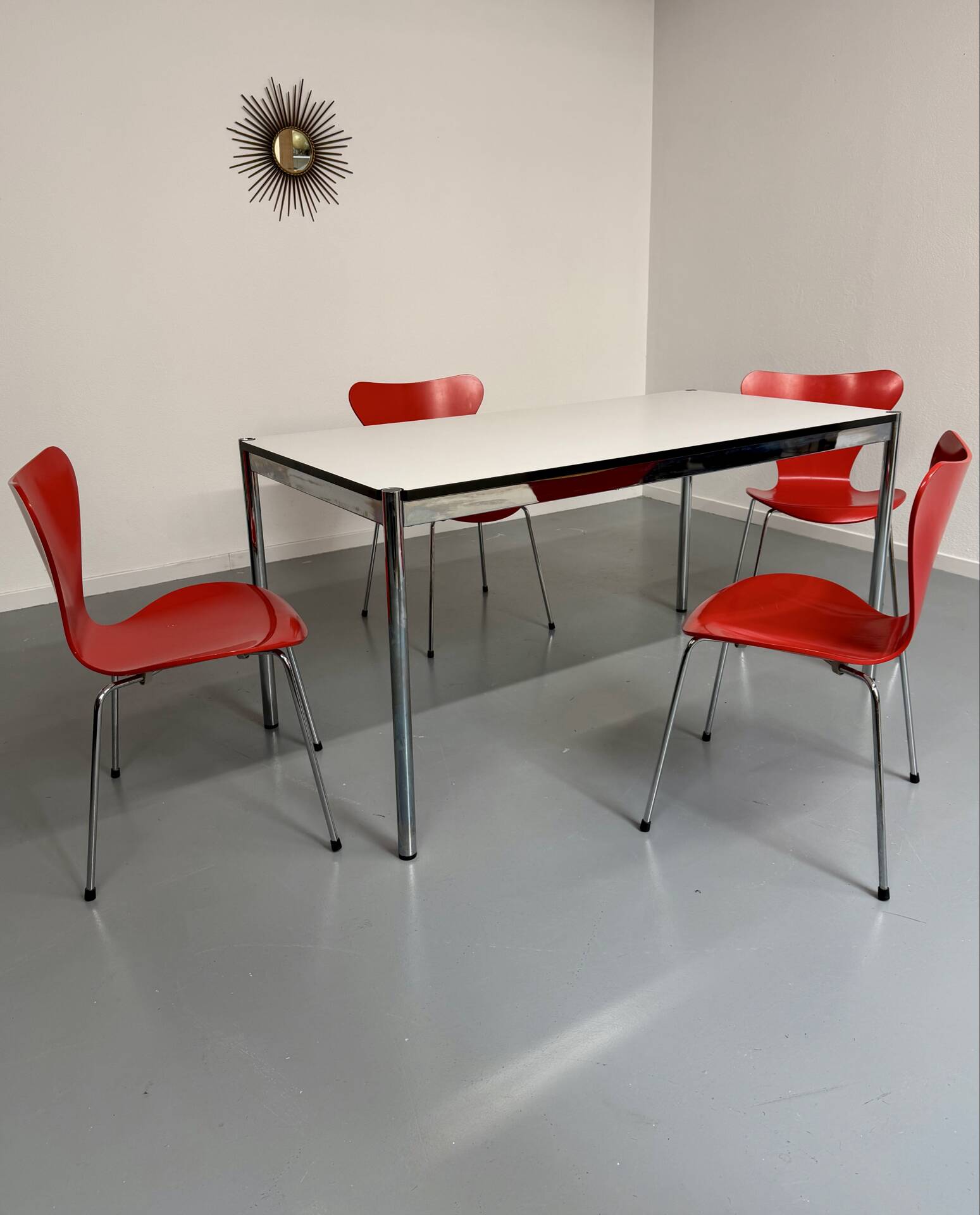 Bureau ou table design USM Haller plateau blanc structure métal