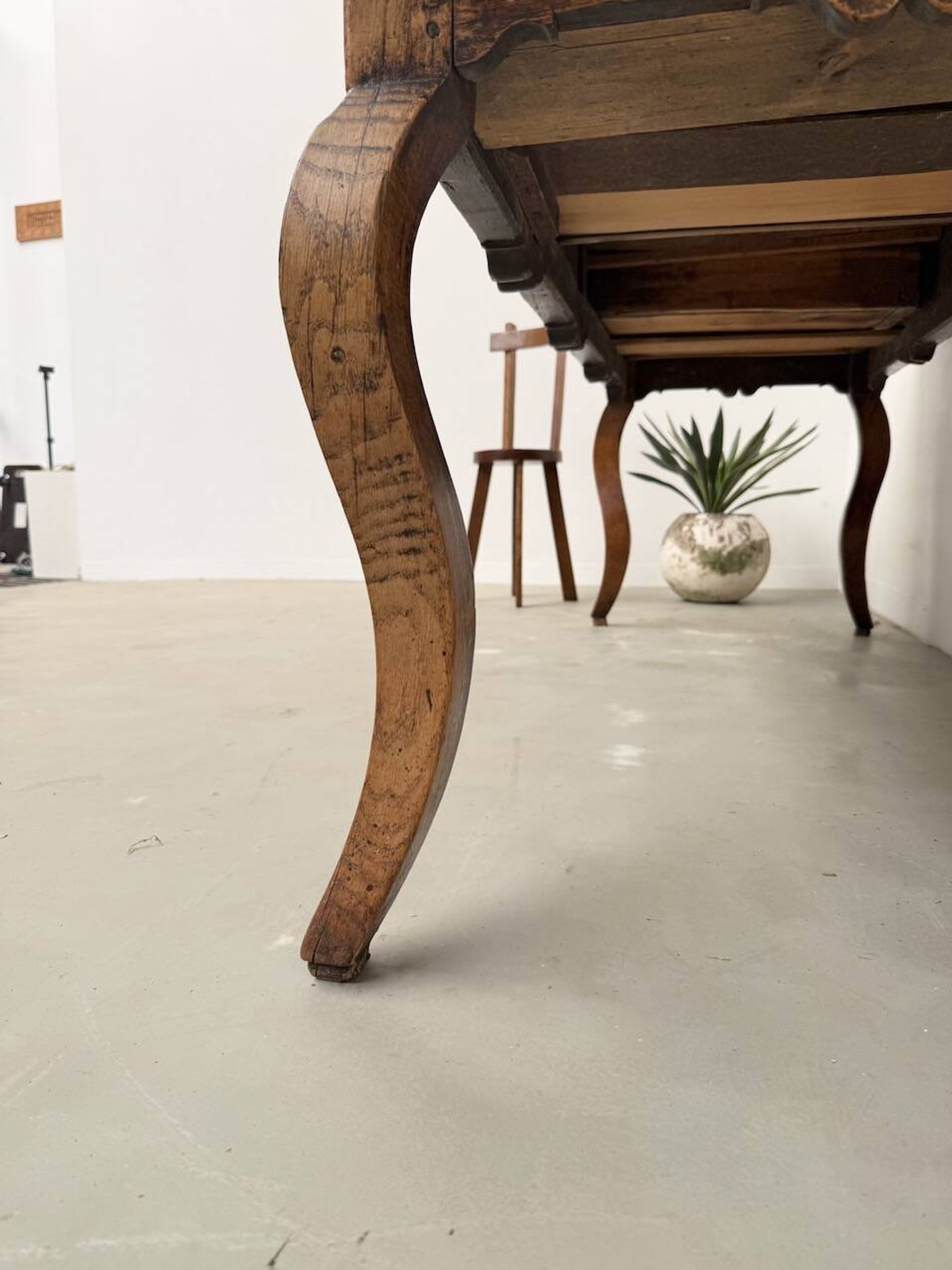 Table, drapière en noyer, XIXème s.