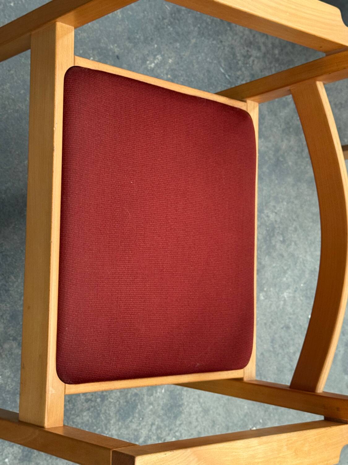 4 chaises empilables design Hans Wegner