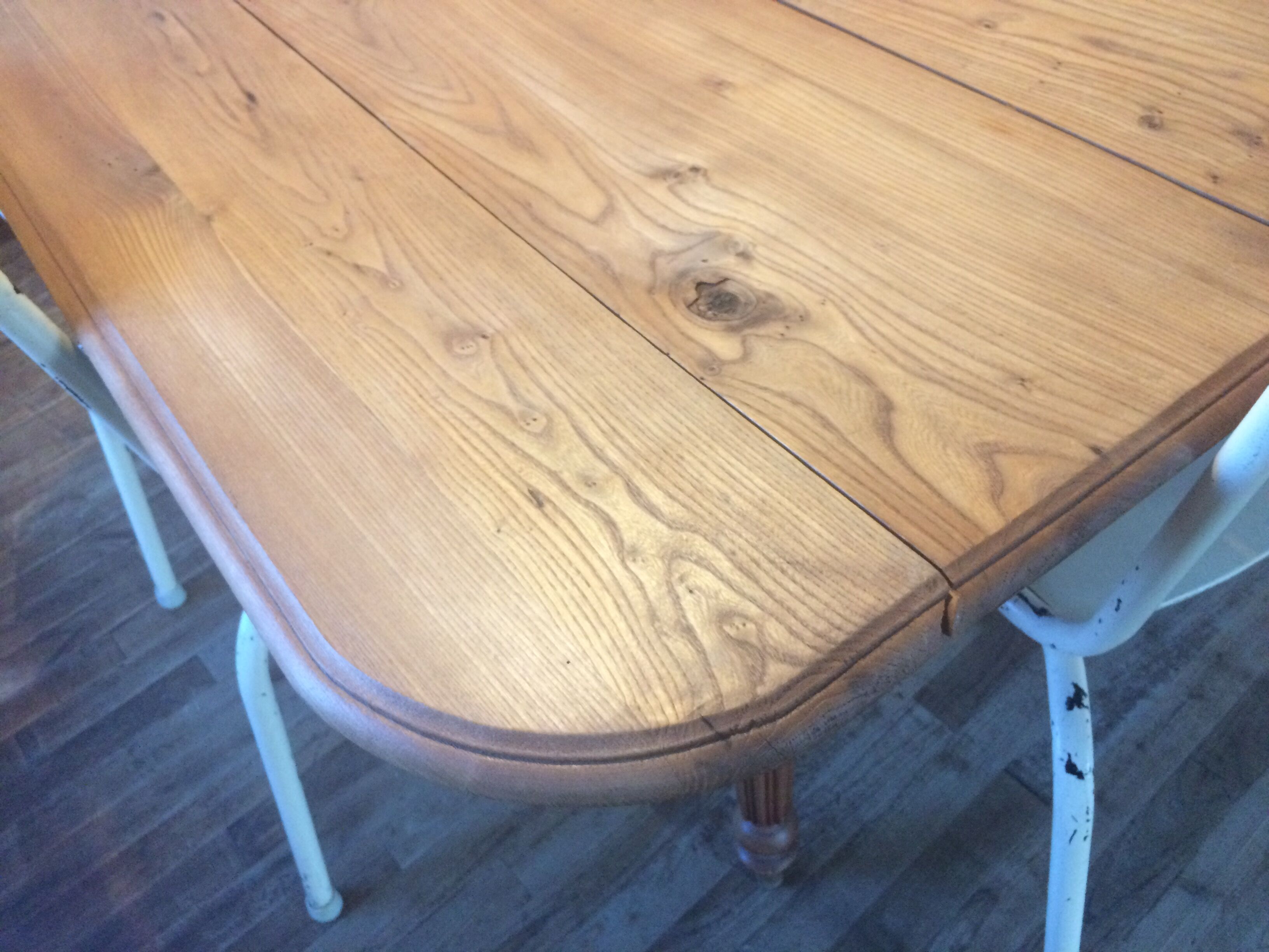 Table with solid wood flaps