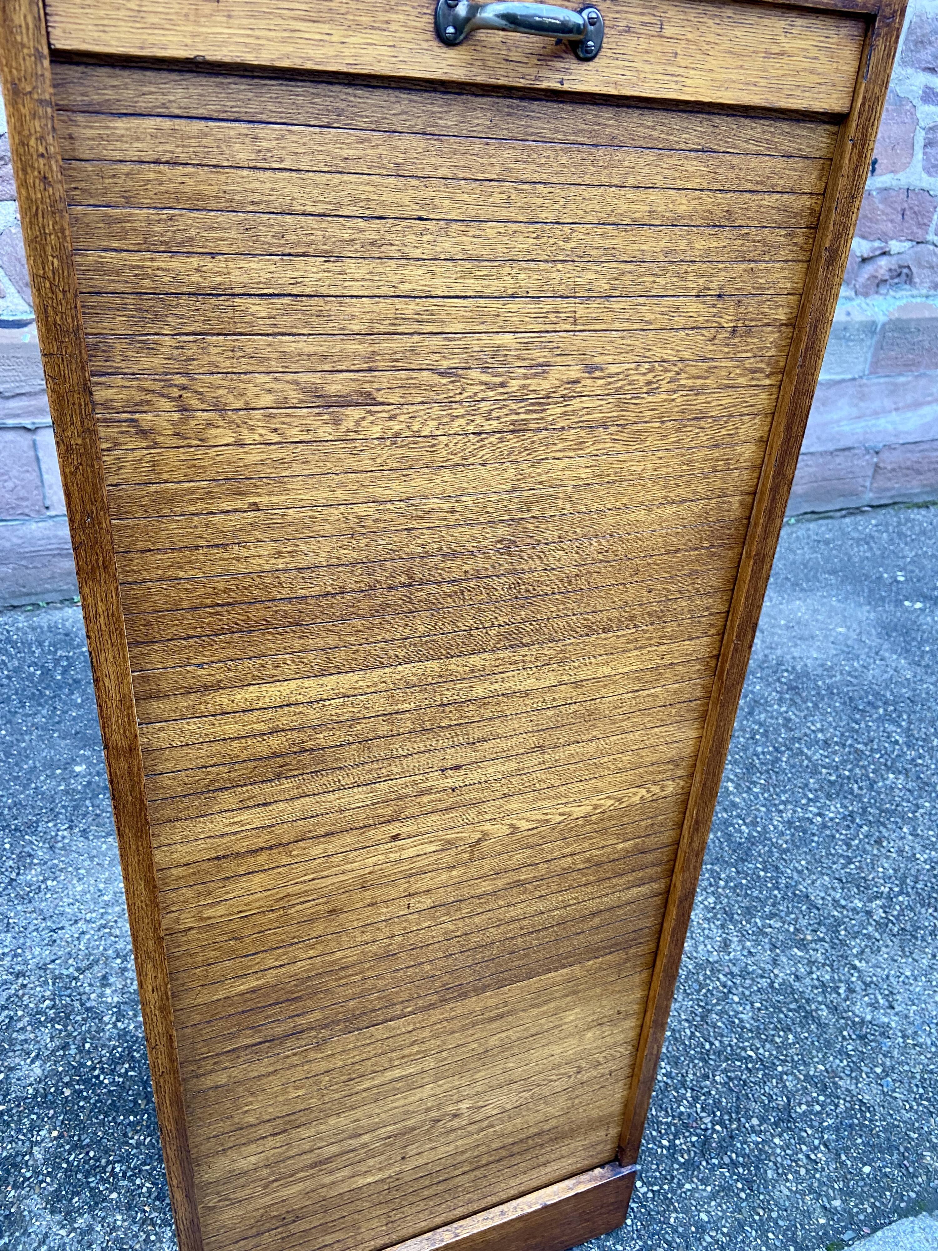 Sliding curtain binder cabinet