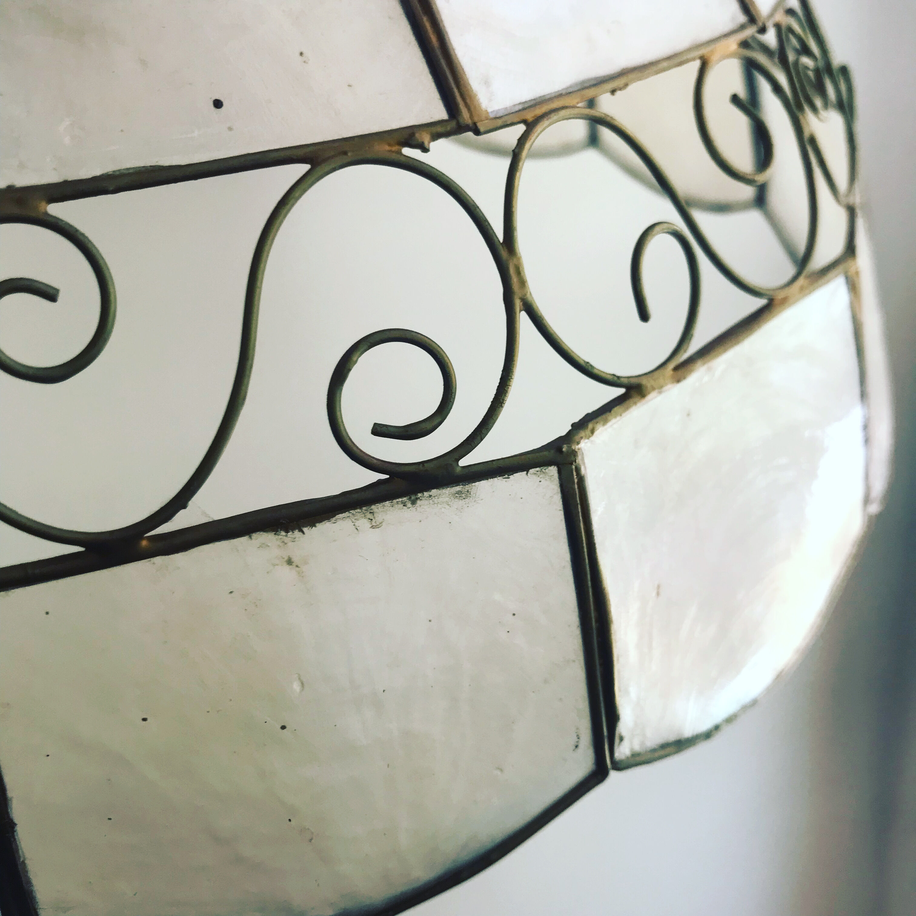 Vintage suspension in brass and mother-of-pearl