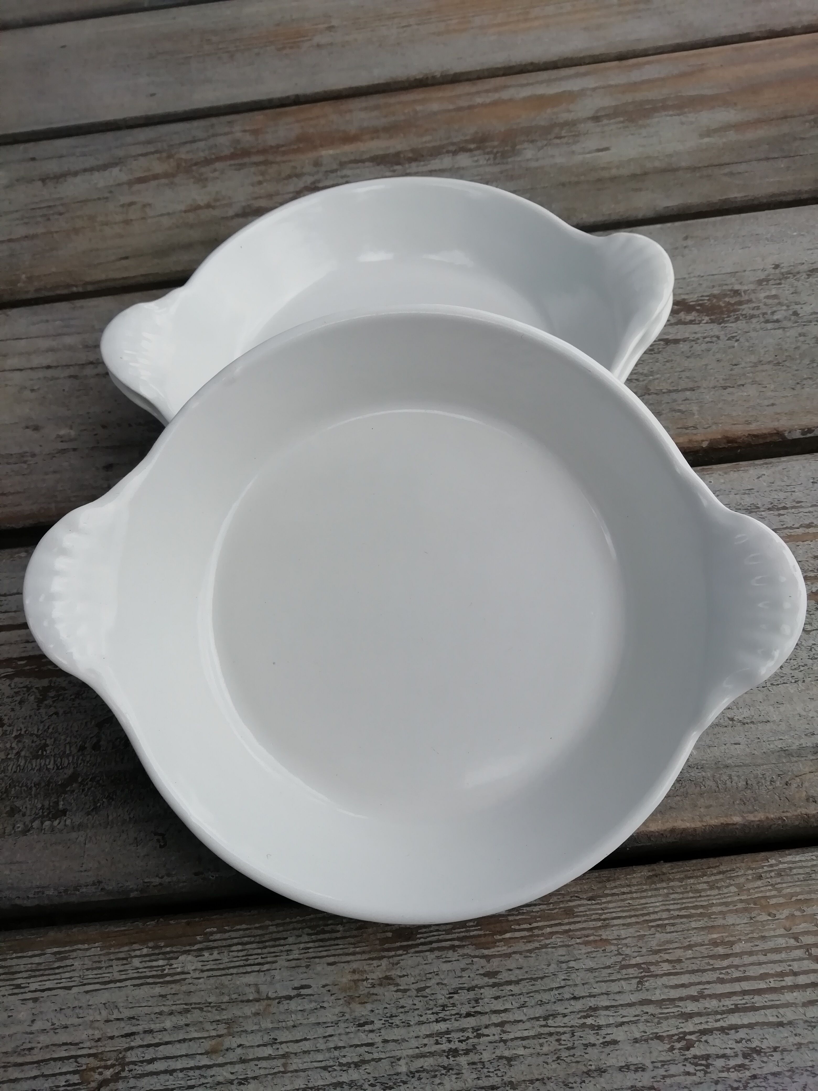 Set of 3 cast iron winged dishes