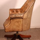 Office chair known as a presidential chair in mahogany and cognac leather.