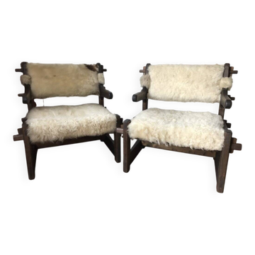 Set de 2 chaises vintage en bois, assise en peau d'agneau beige, style rustique