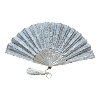 Fan in mother-of-pearl and lace