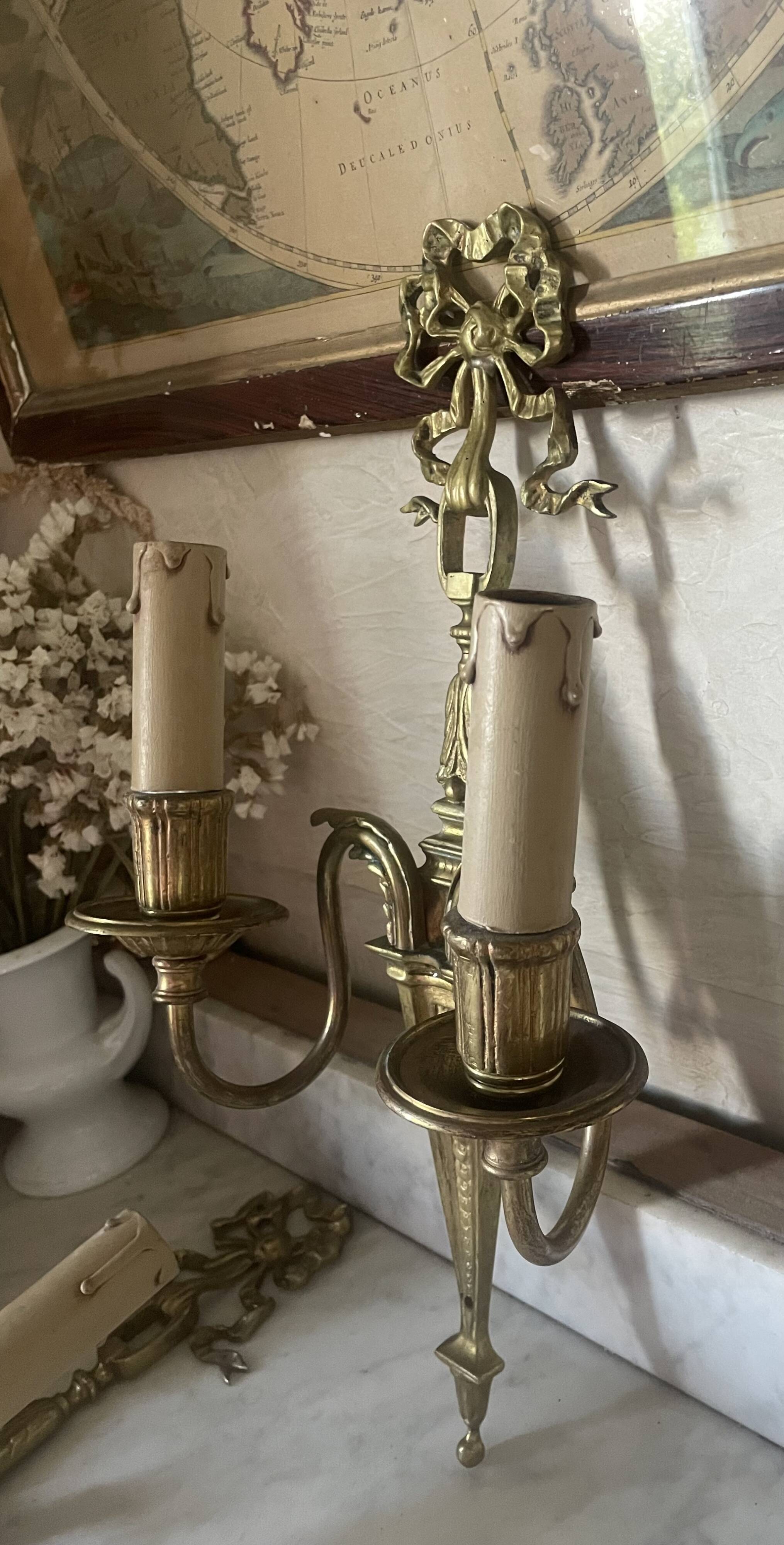 Pair of wall lights in brass and gilded bronze, Arnold Montrose Ltd, Lo