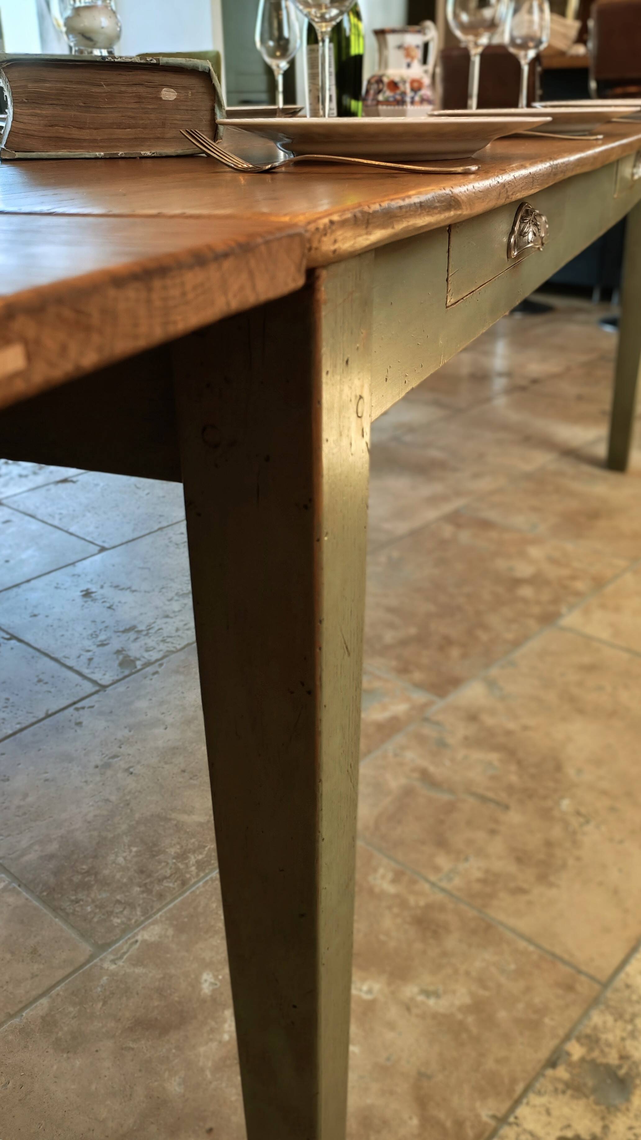 Table de ferme en chêne massif ,2 tiroirs, 2 rallonges,