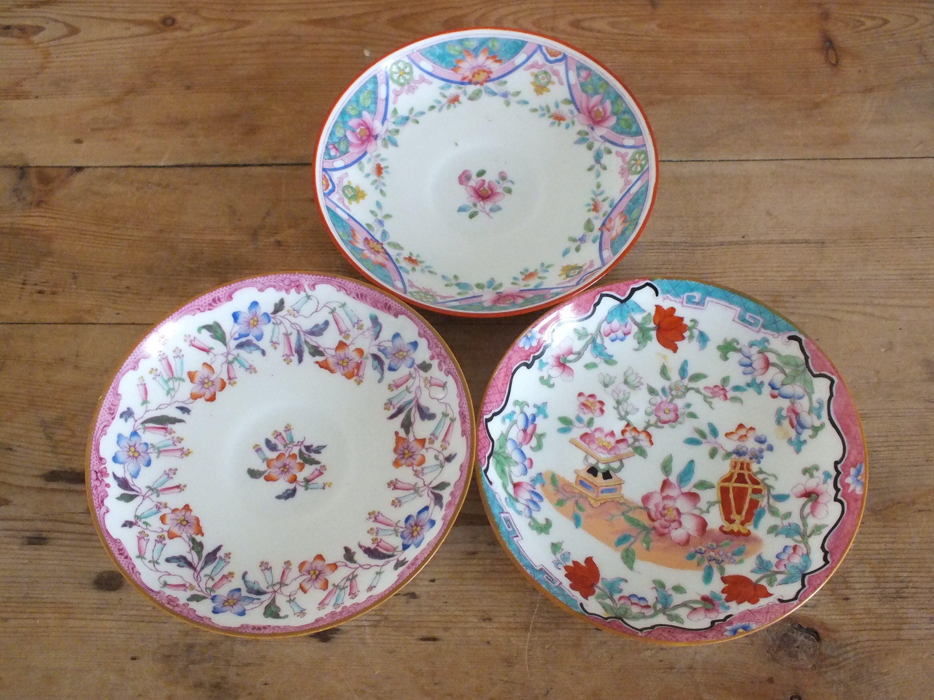 3 different saucers in English porcelain Minton