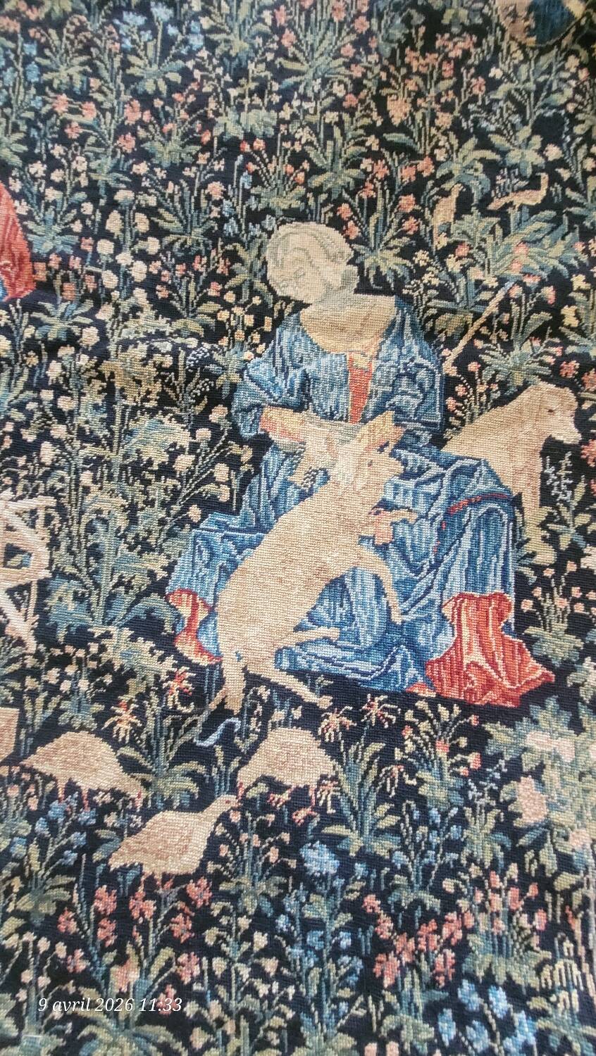 Wall tapestry: shearing