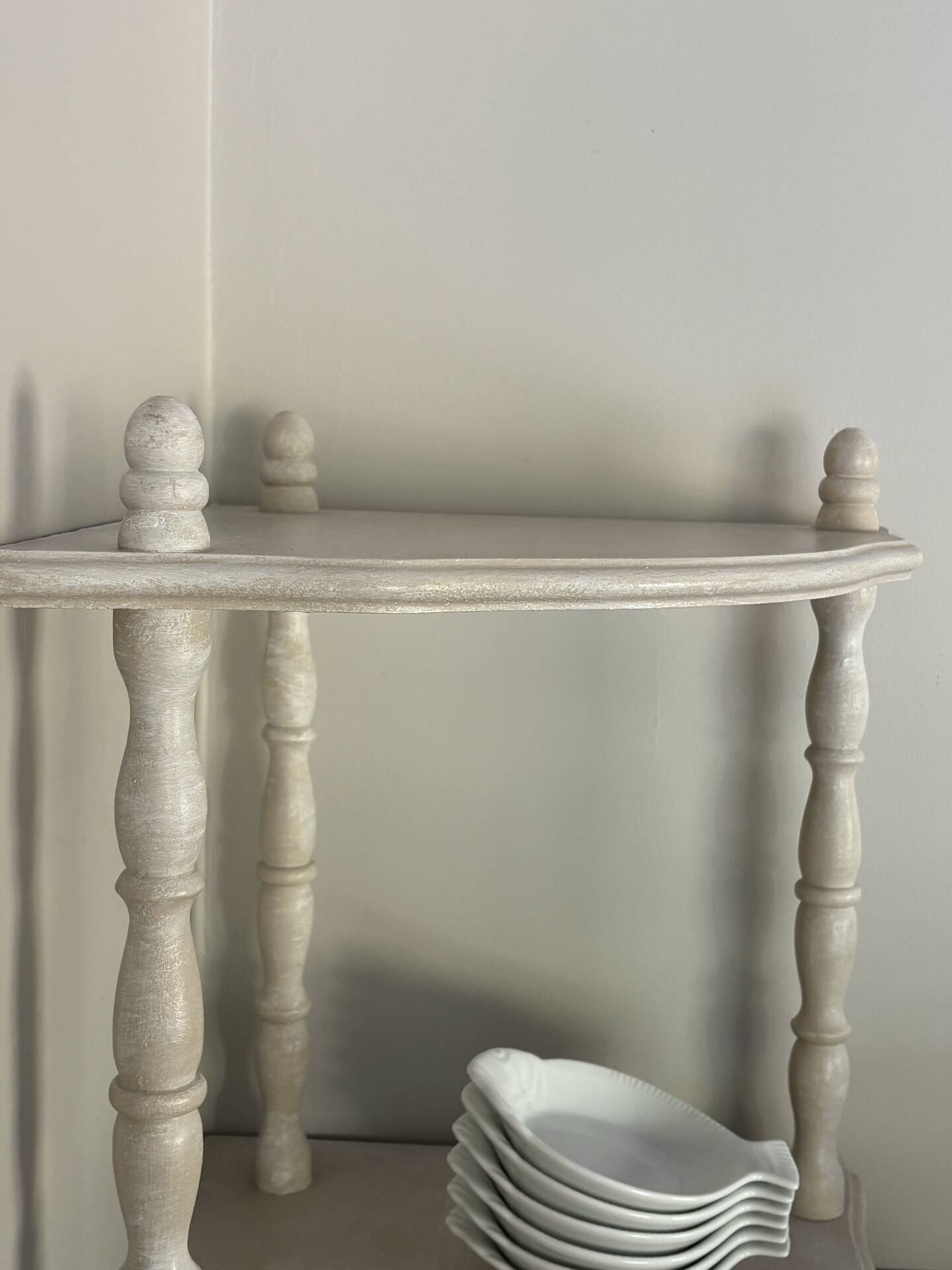 Corner shelf
