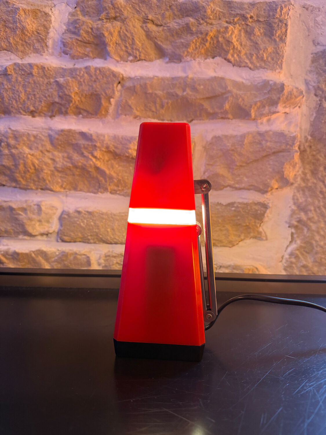 Pyramid desk lamp