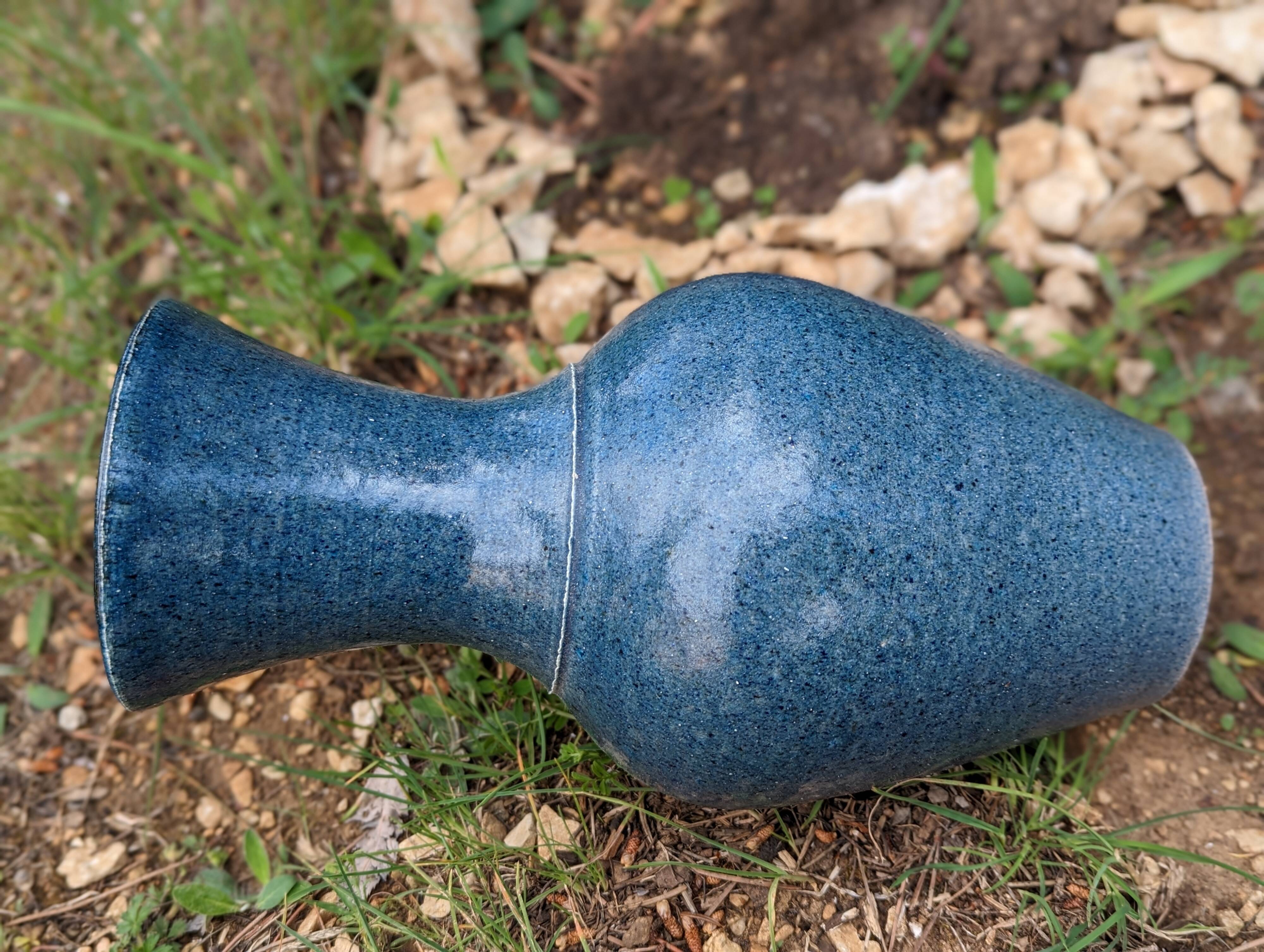 Accolay, ceramic vase