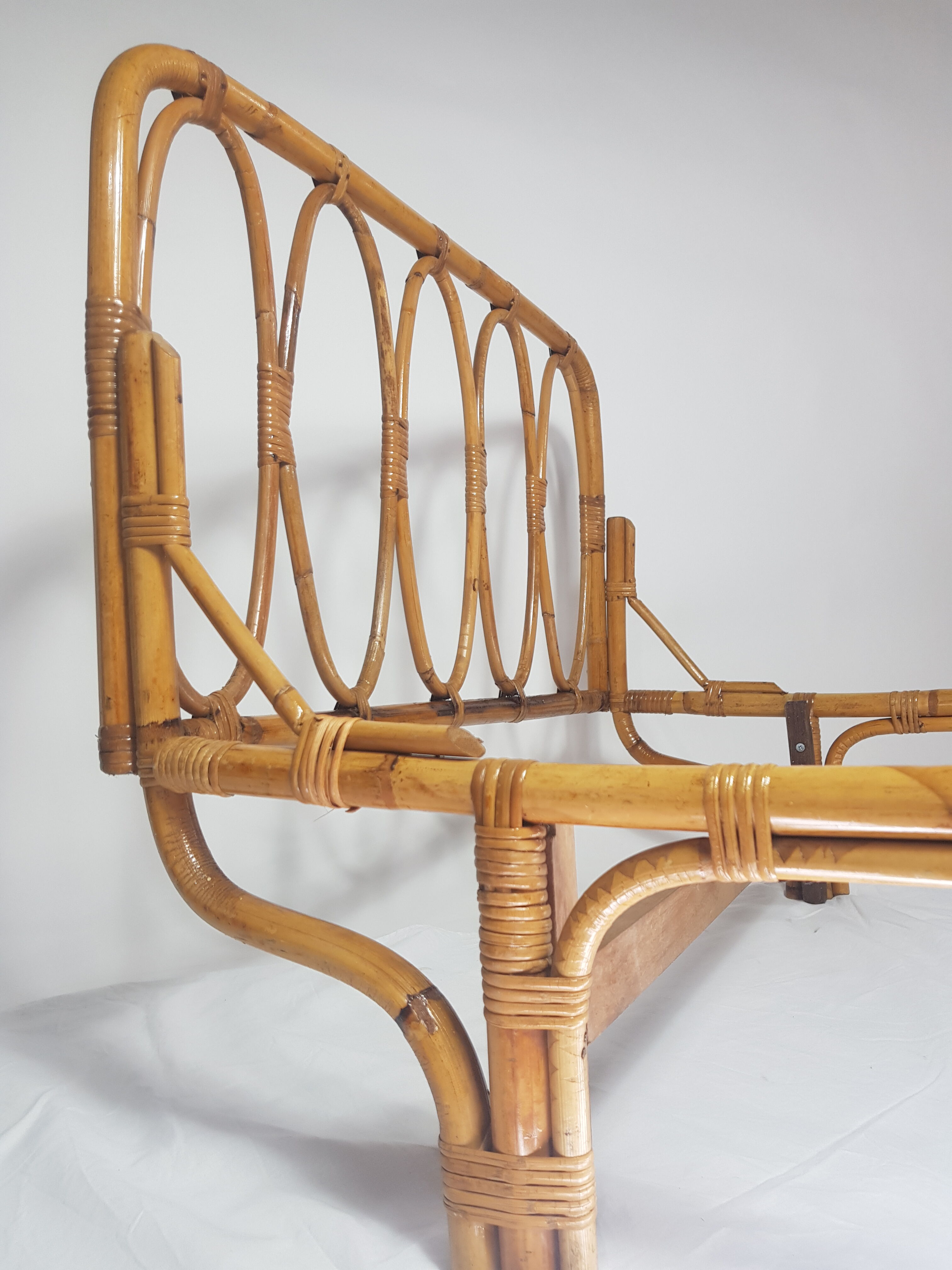 Corbeille bed in rattan 60s