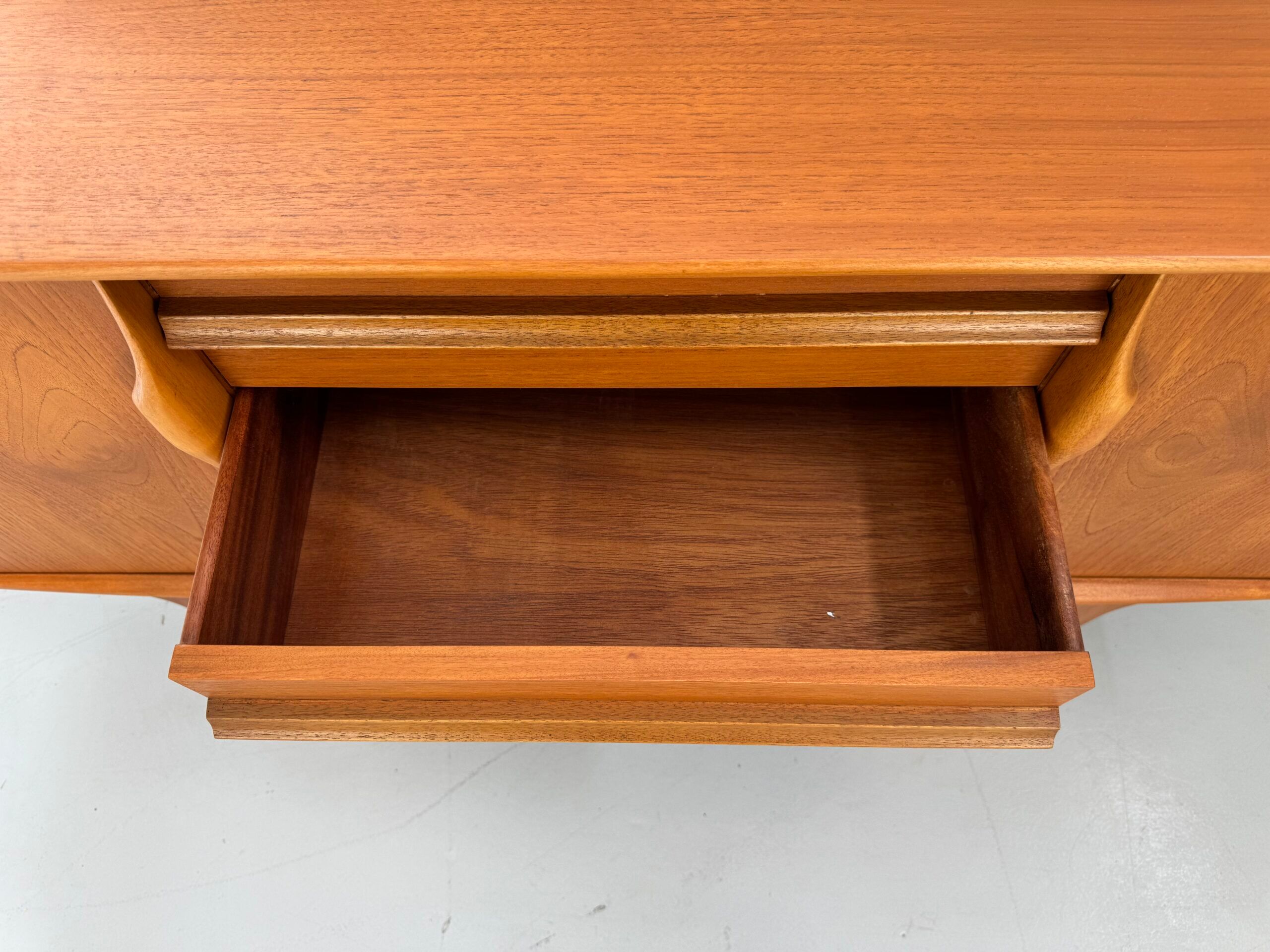 Buffet vintage Jentique.
