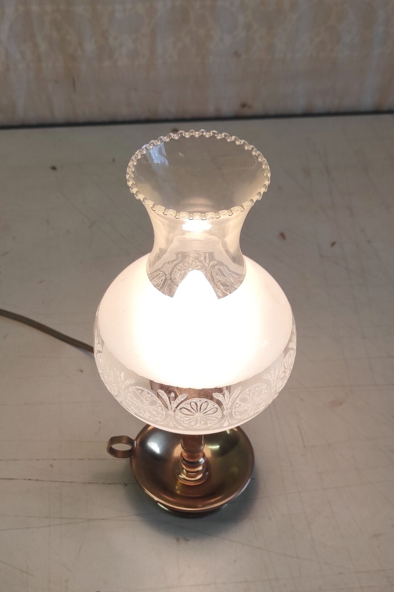 Table lamp in gilded brass and glass - mid 20th century.