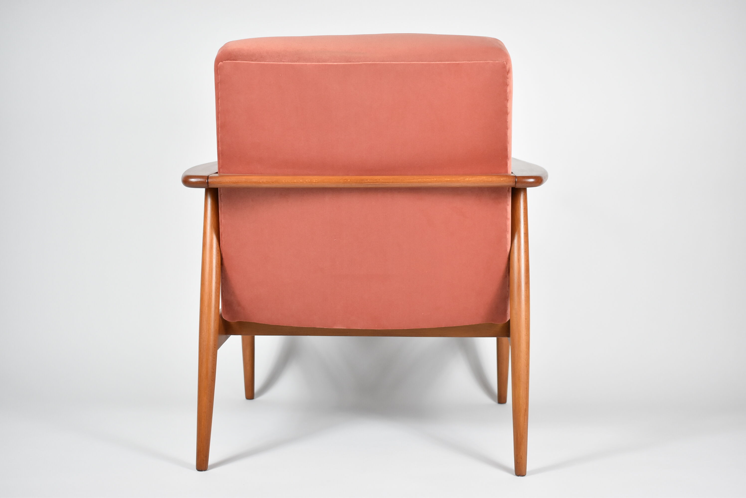 Pink velvet armchair, designer M. Zielinski, 1960s, Poland