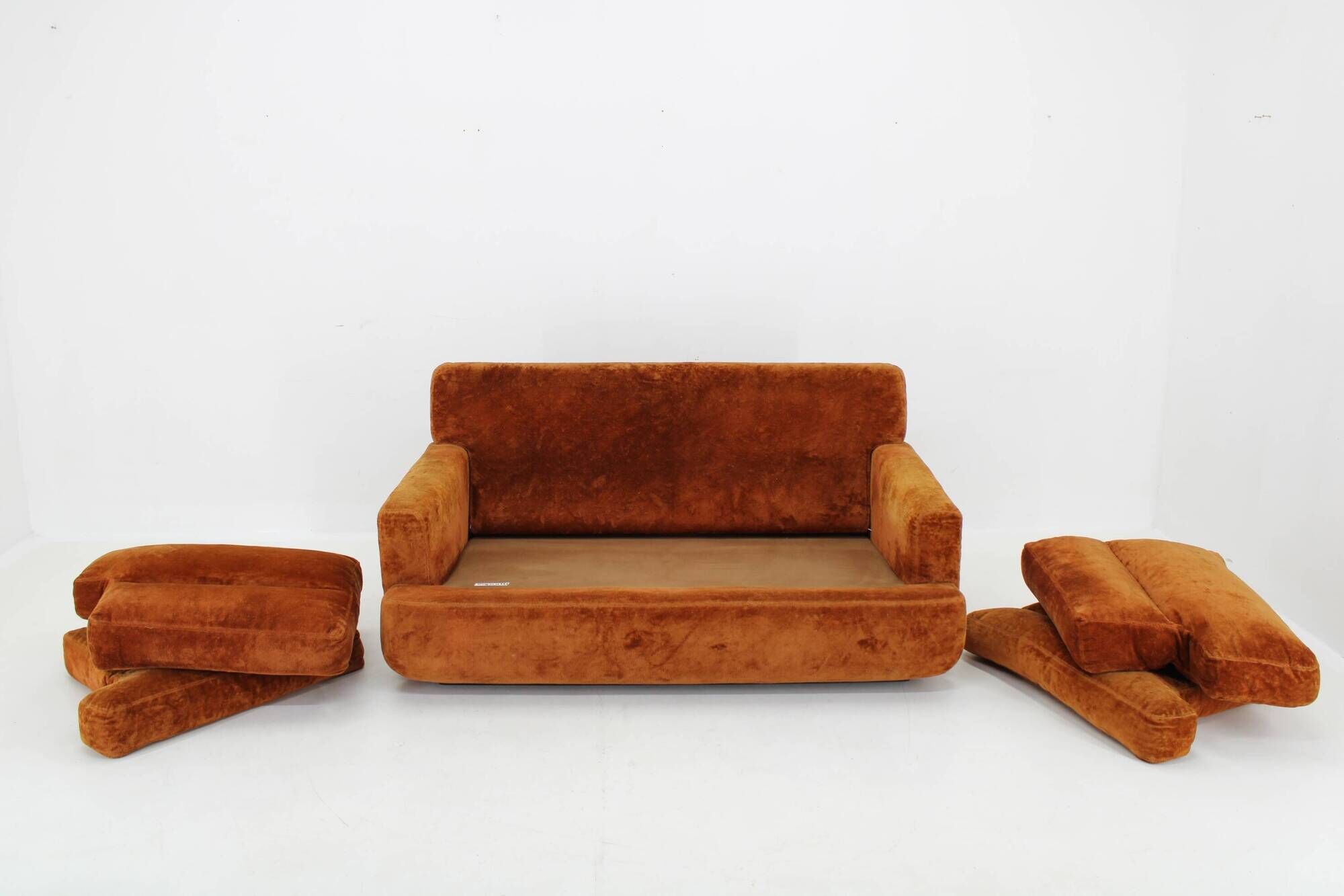 1970s Saporiti 2-Seater Sofa in Velvet, Italy