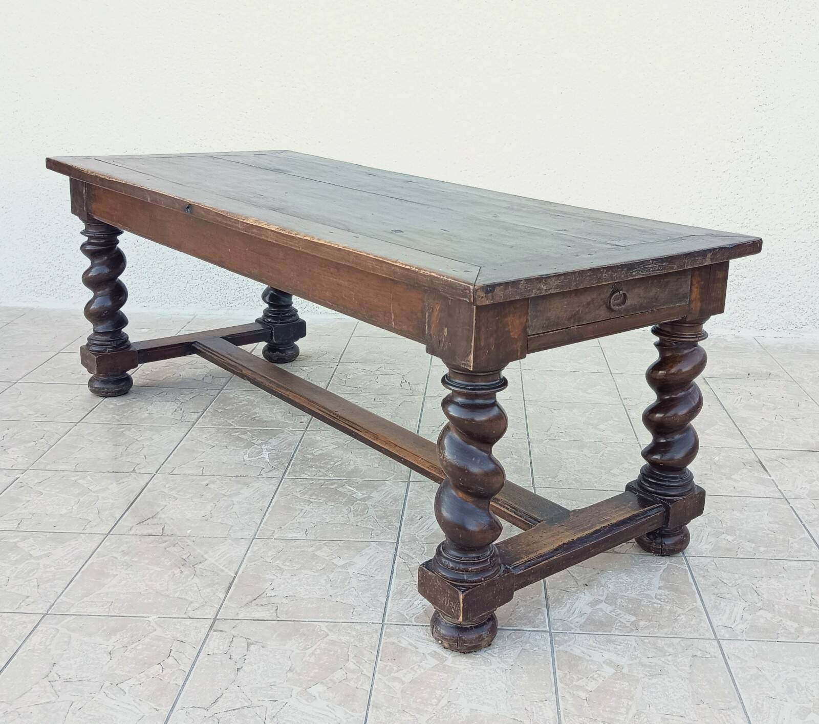 Table Louis XIII en noyer 19ème