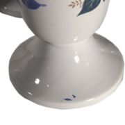 12 mazagrans vintage en faïence, décor fleuri bleu.