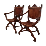 Paire de fauteuils anciens curules dit Dagobert en bois sculpté