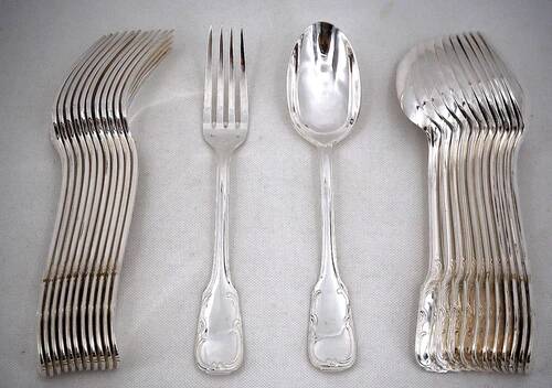 12 dessert spoons, 24 pieces, Louis XV style, 18.5 cm silver-plated metal.