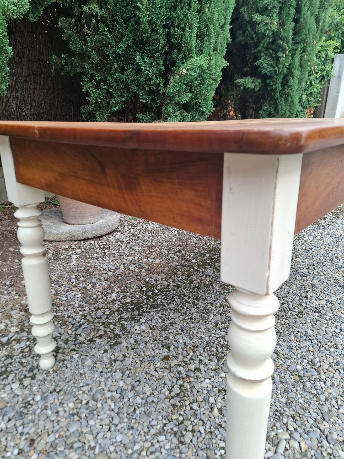 Farm table