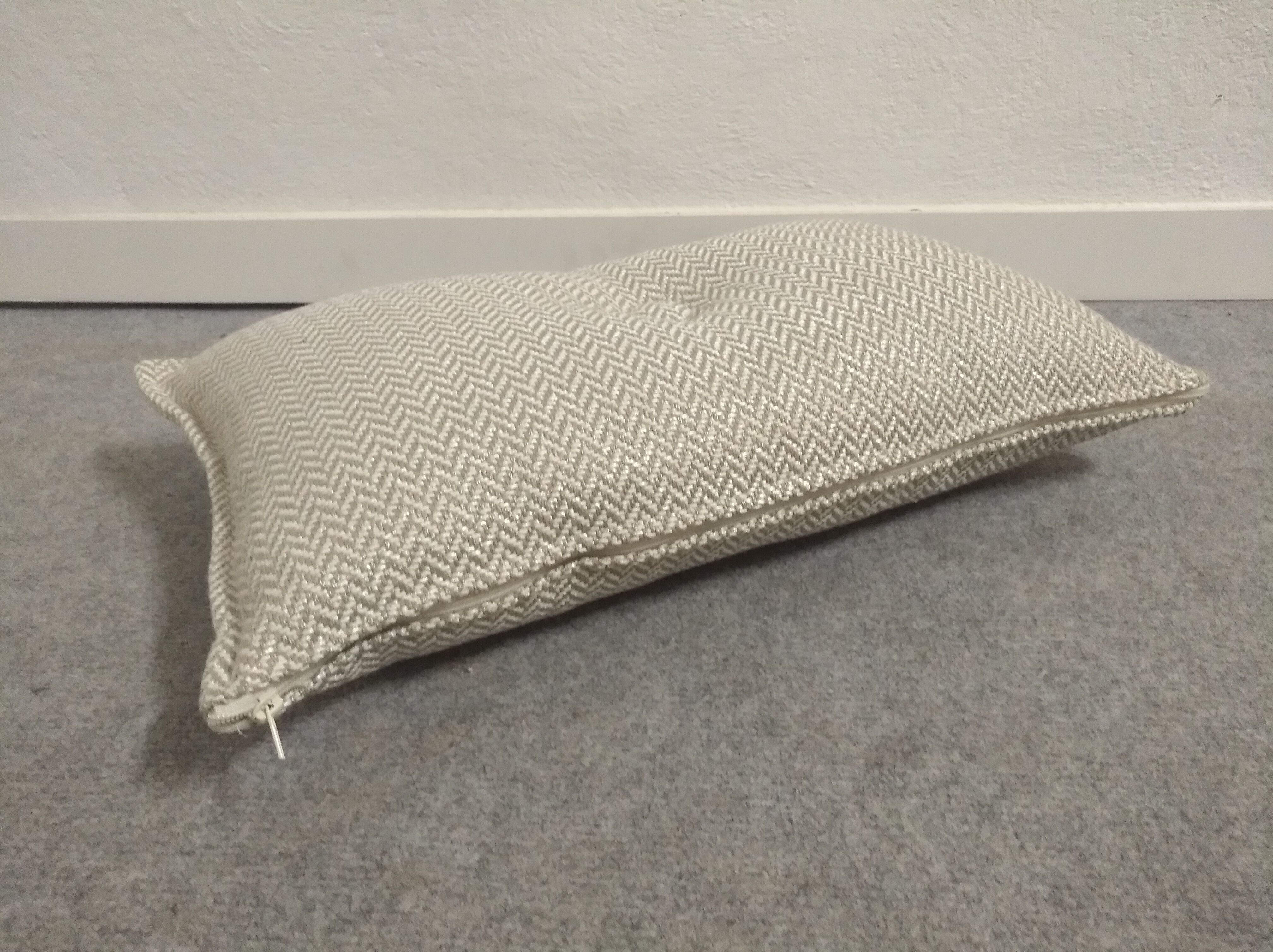 Pouf and its Sanderson cotton cushion
