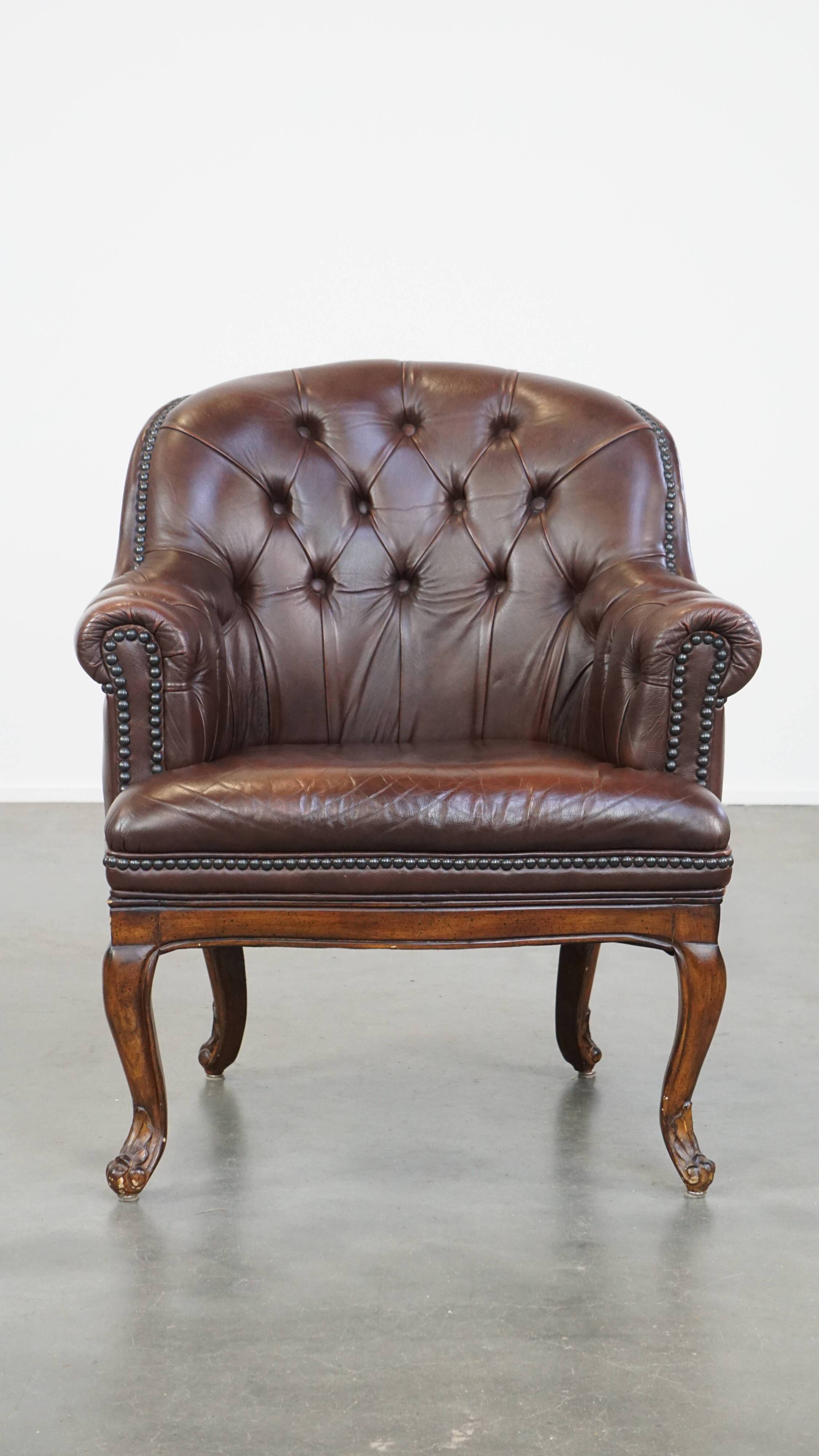 Fauteuil chesterfield anglais classique en cuir de vachette