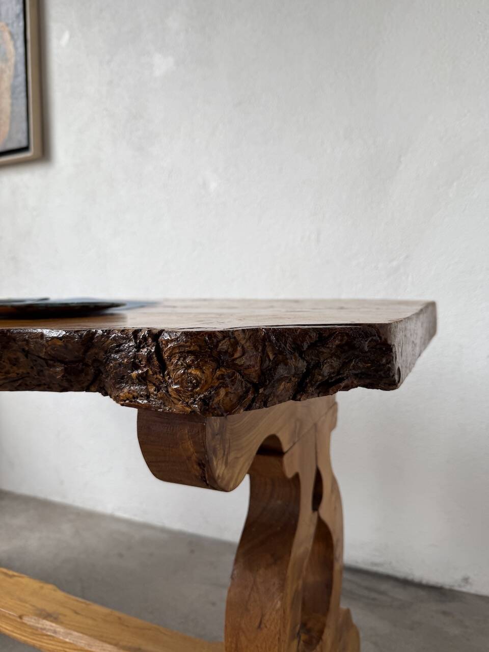 Table artisanale en orme massif, art populaire