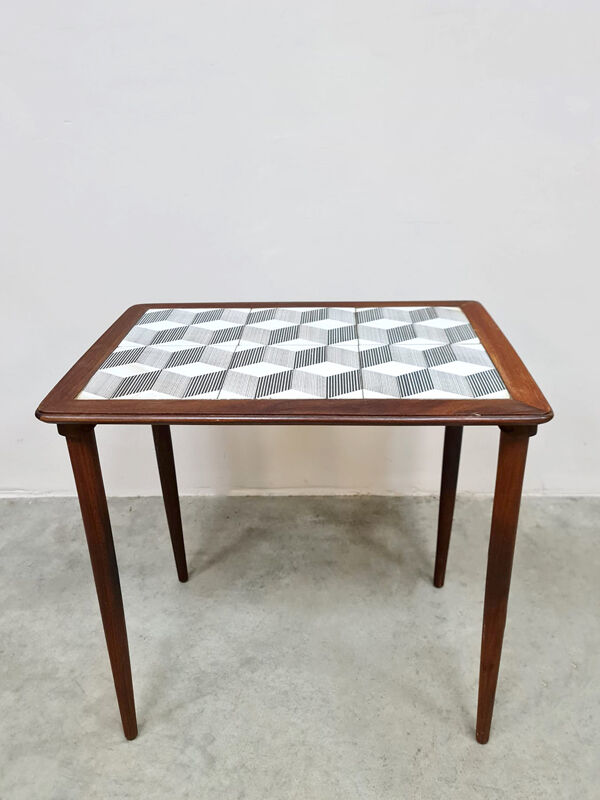 Table basse en carreaux de carrelage danois