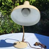 Articulated desk lamp