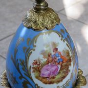 Lampadaire bronze et porcelaine bleue début XXème