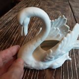 Biscuit swan statue