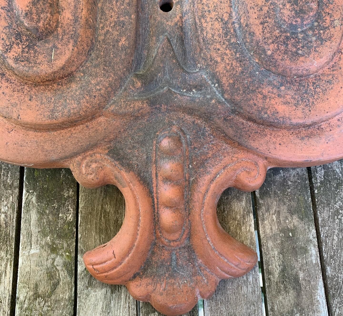 Large ridge pediment