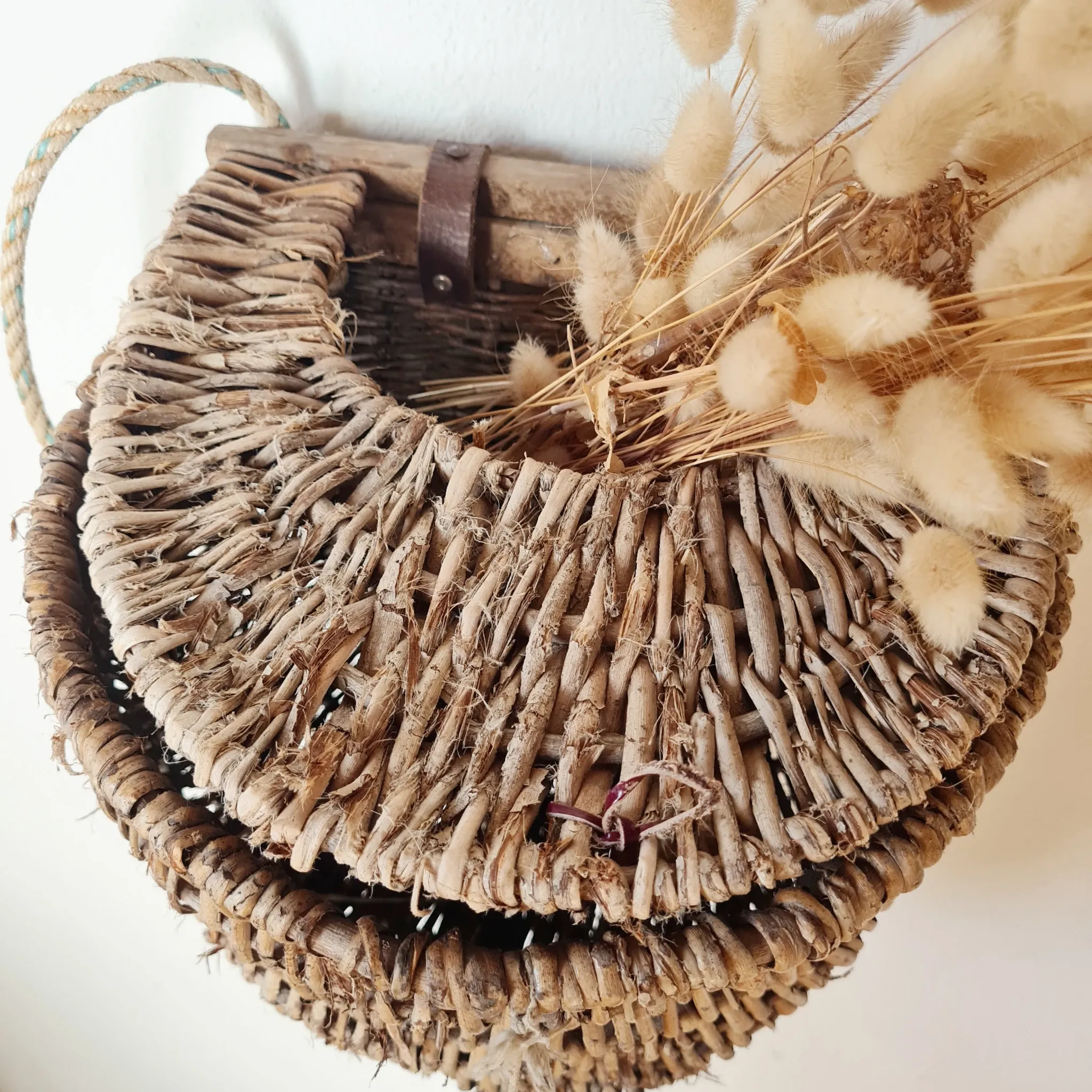 Vintage woven wicker fisherman's bag – Wall rattan basket