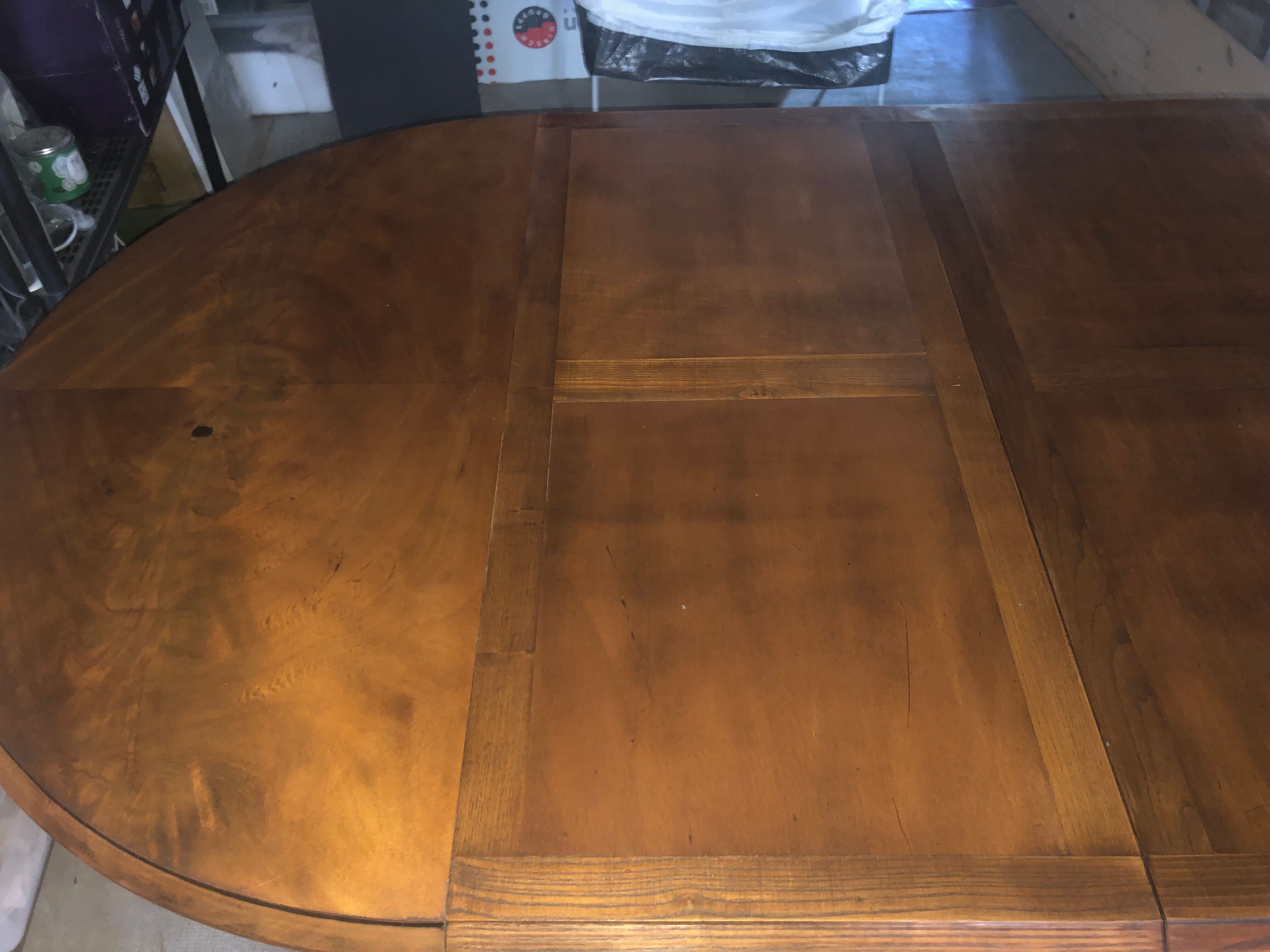 Table - pedestal table with 3 extensions: 4-10 people