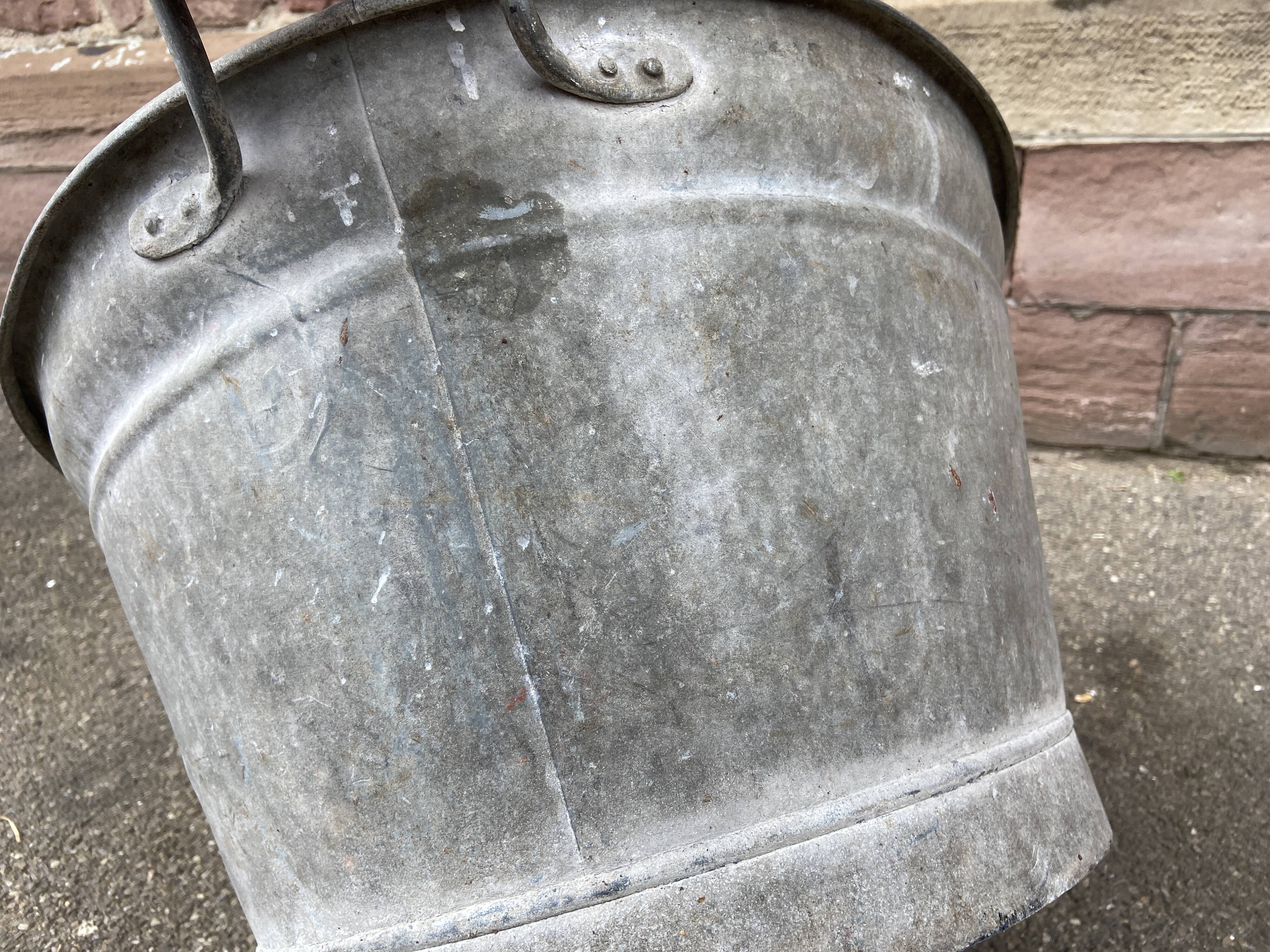 Very large vintage zinc basin 70 liters