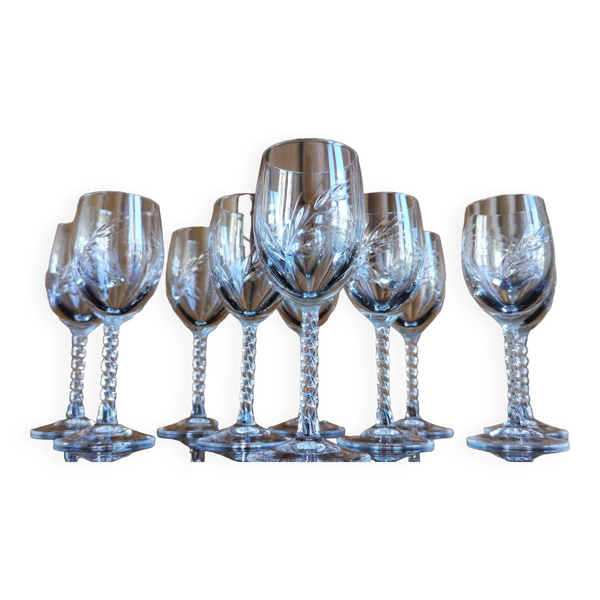 10 verres à liqueur en cristal taillé, décor épis